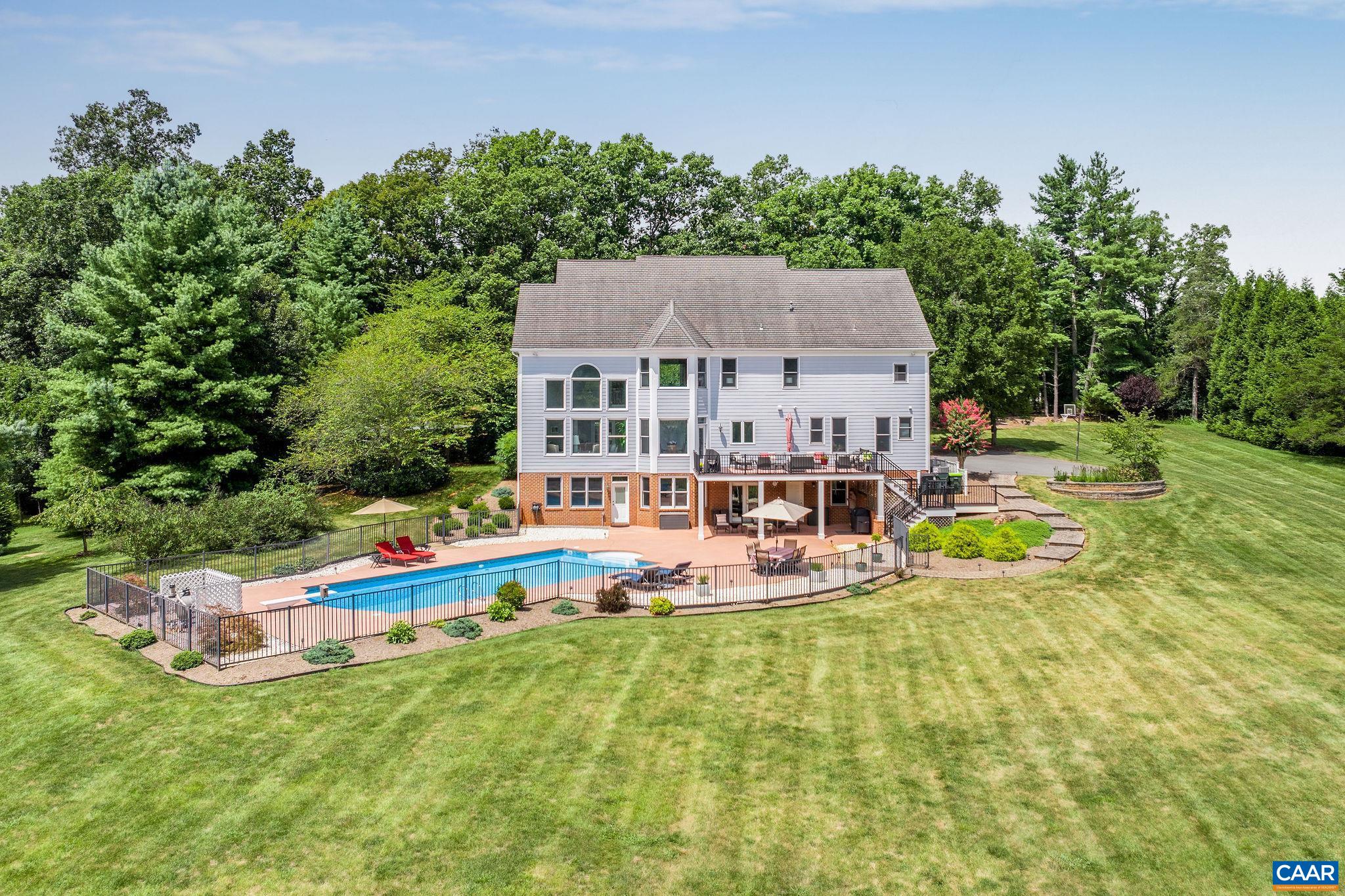4110 REDWOOD LN