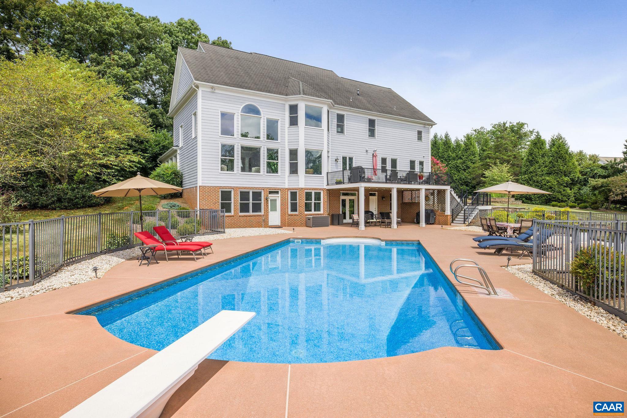 4110 REDWOOD LN