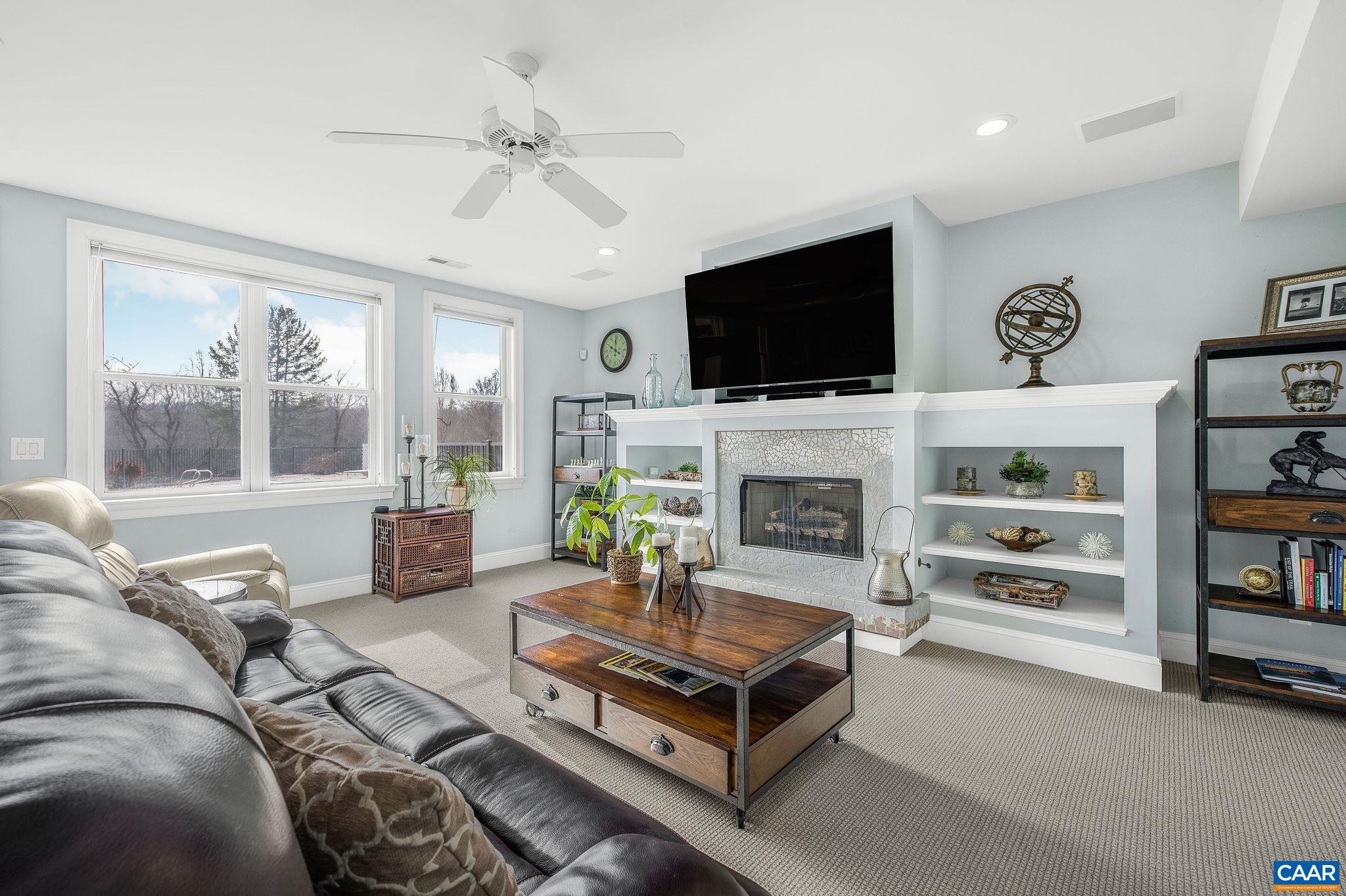 4110 REDWOOD LN