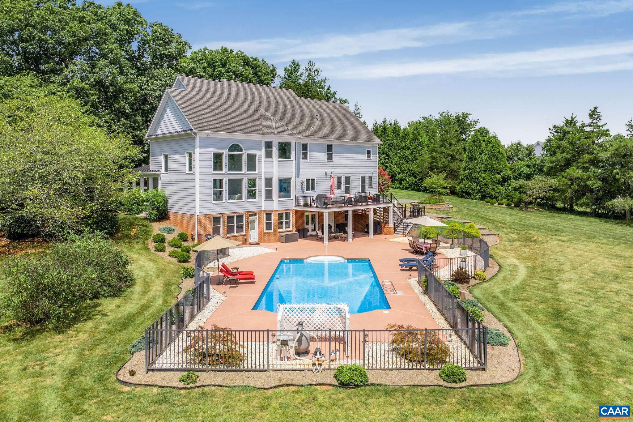 4110 REDWOOD LN