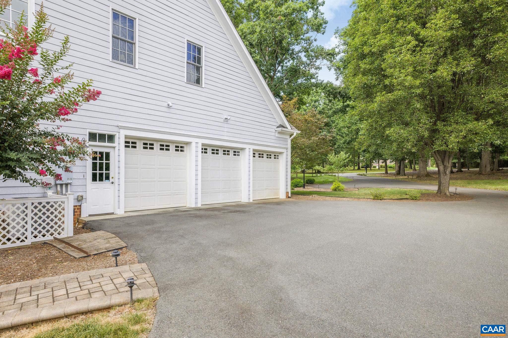4110 REDWOOD LN