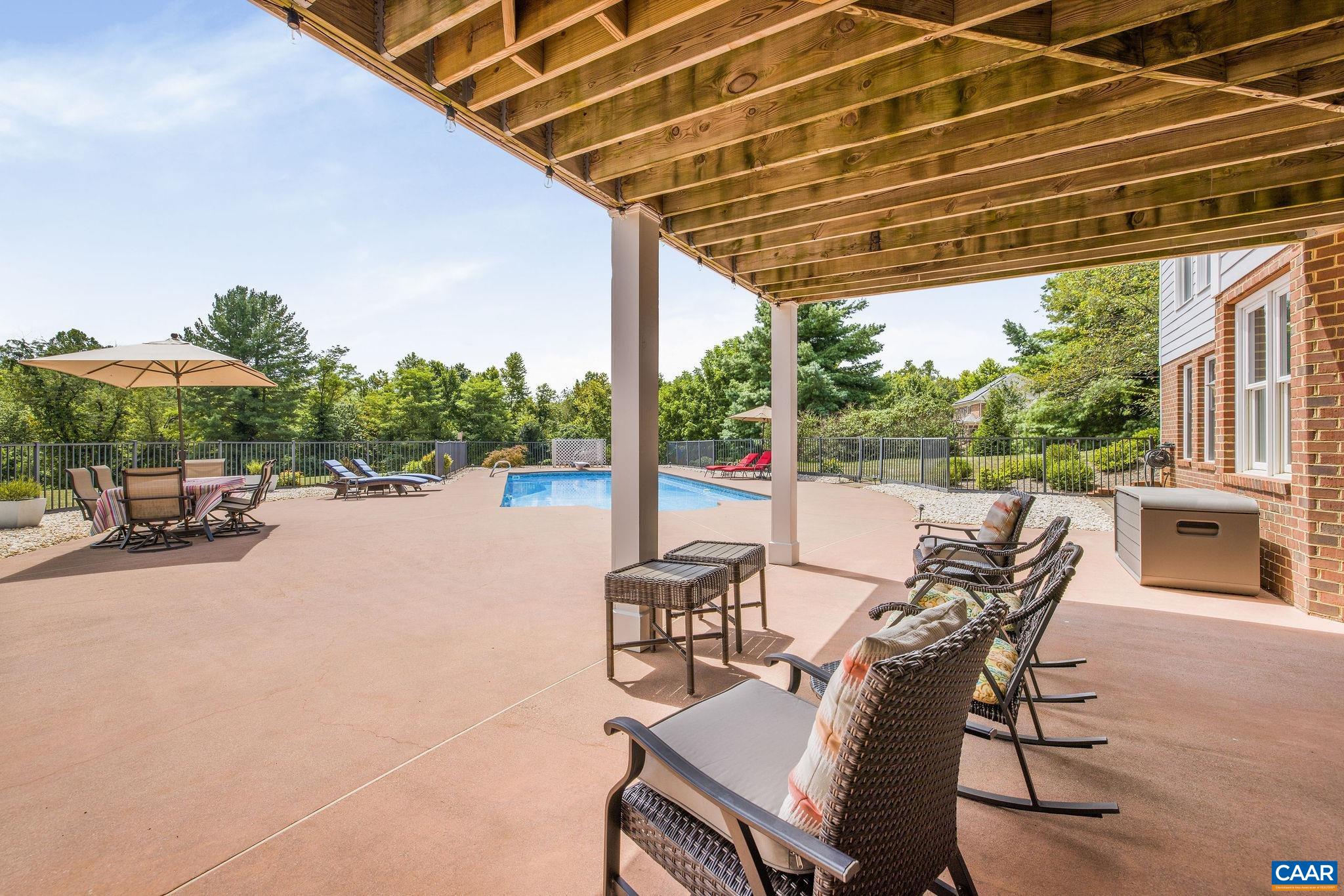 4110 REDWOOD LN