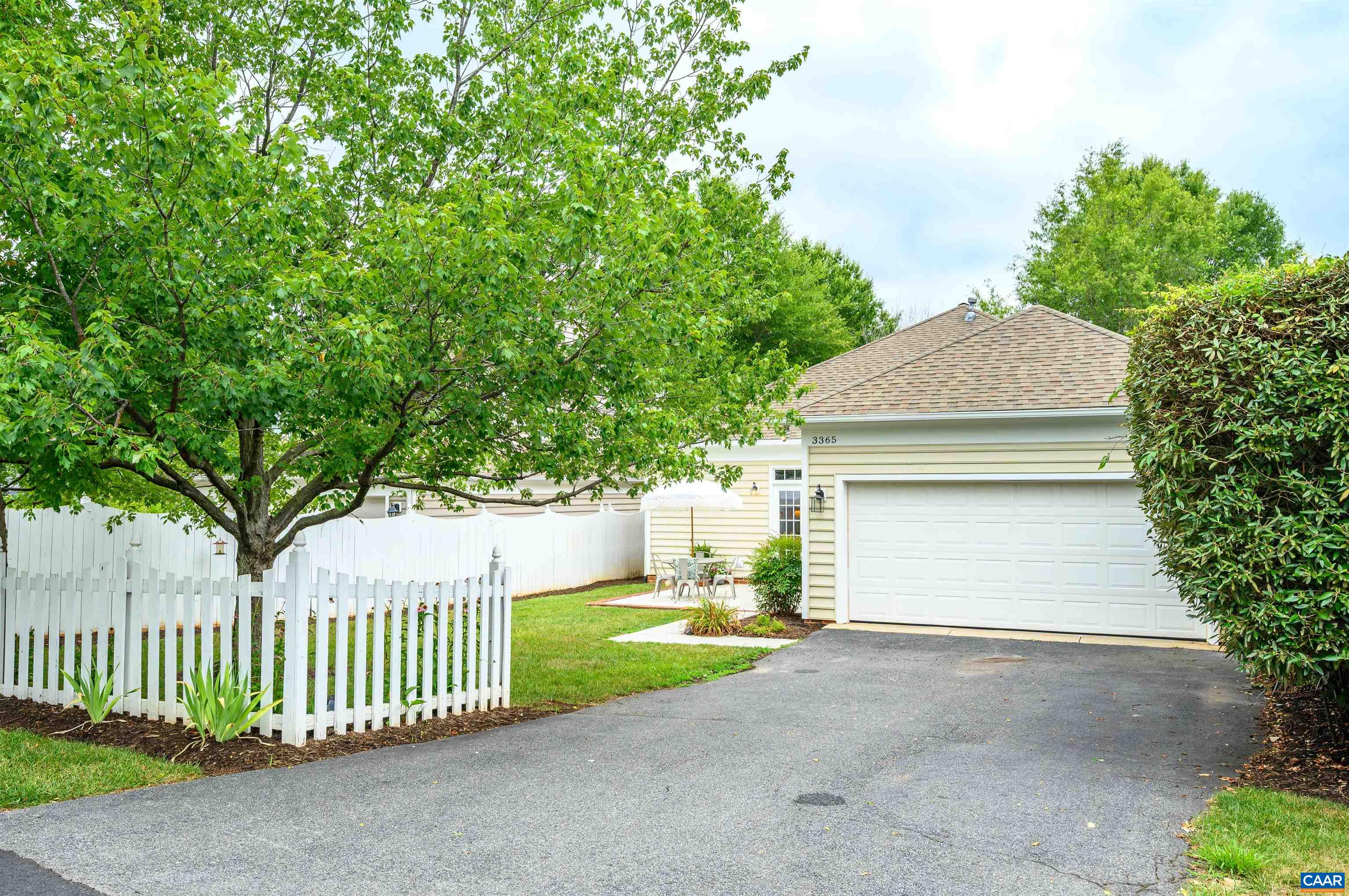 3365 TURNBERRY CIR