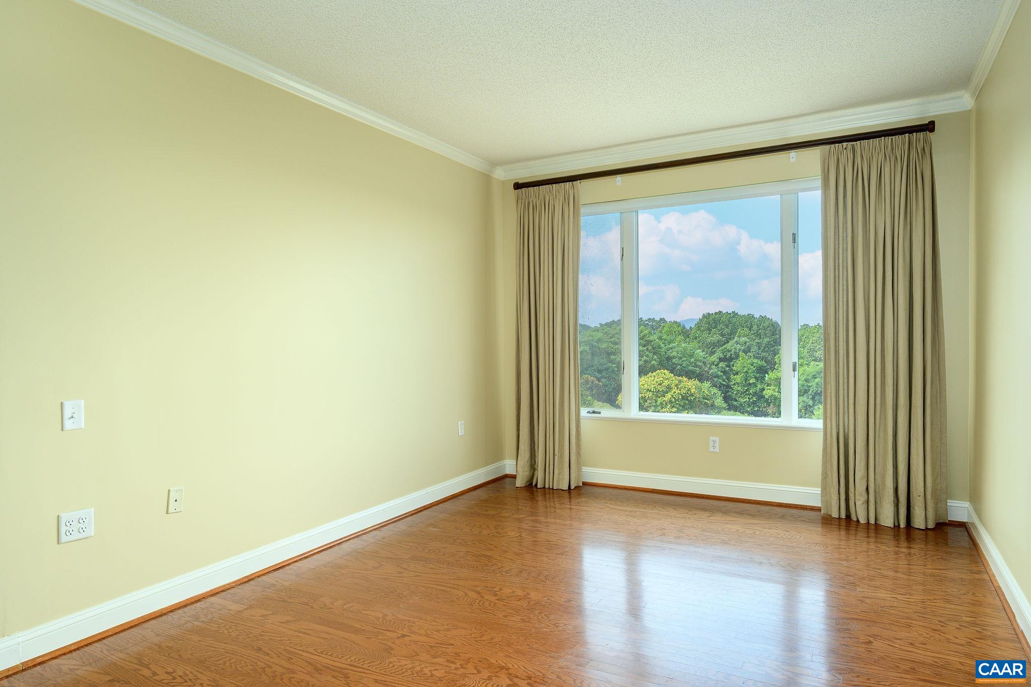 500 CRESTWOOD DR Unit: 2503