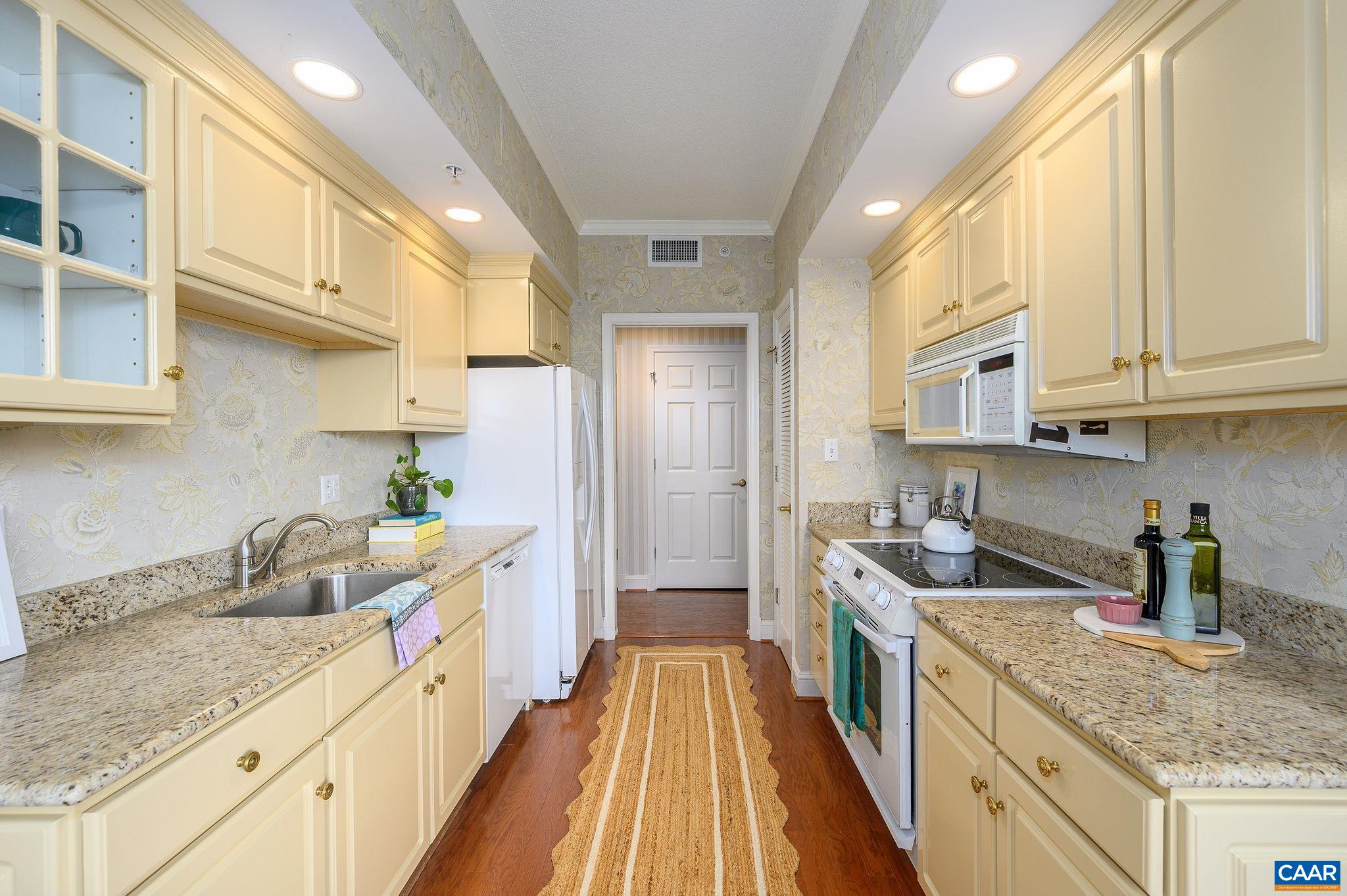 500 CRESTWOOD DR Unit: 2503