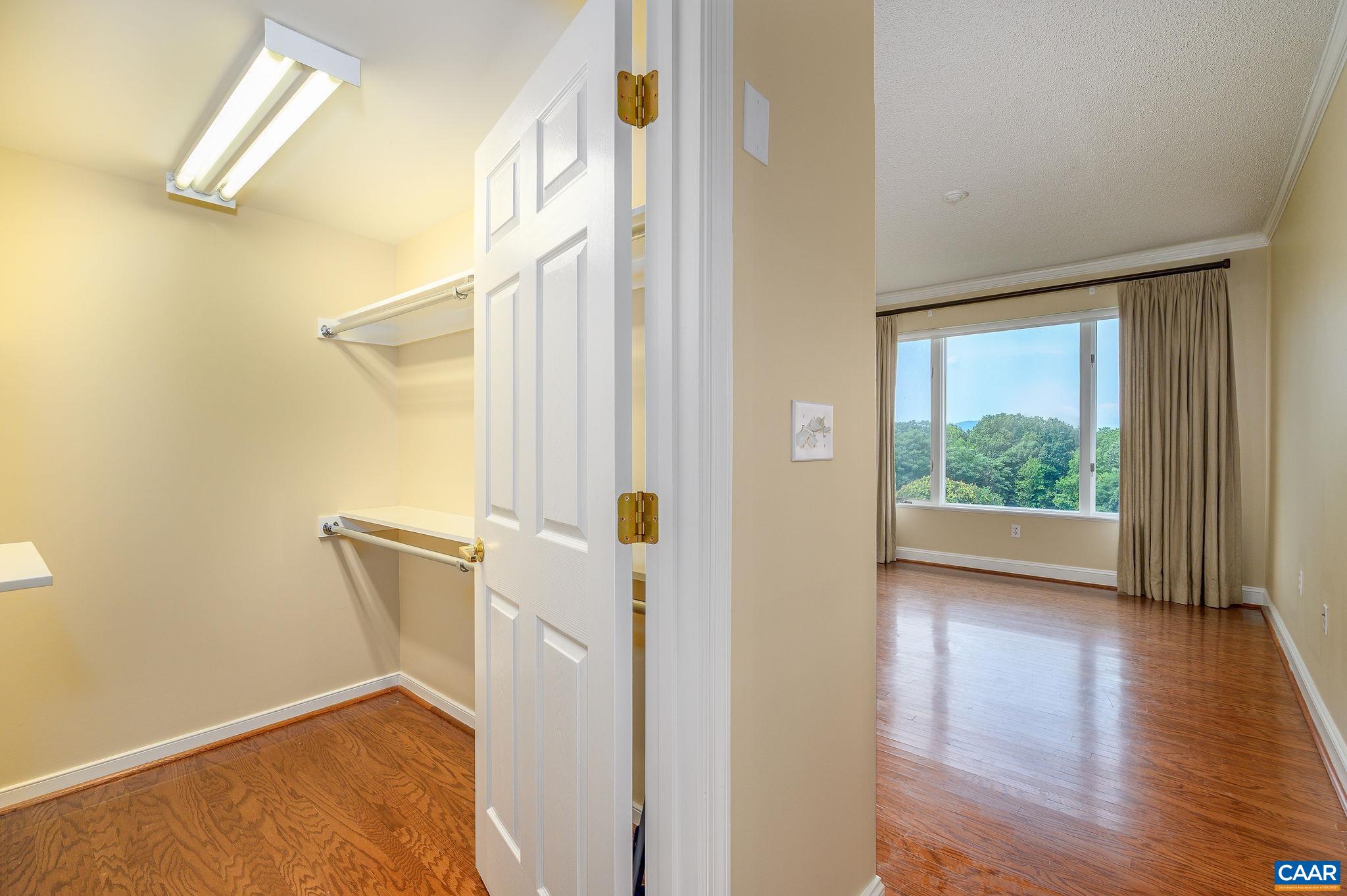 500 CRESTWOOD DR Unit: 2503