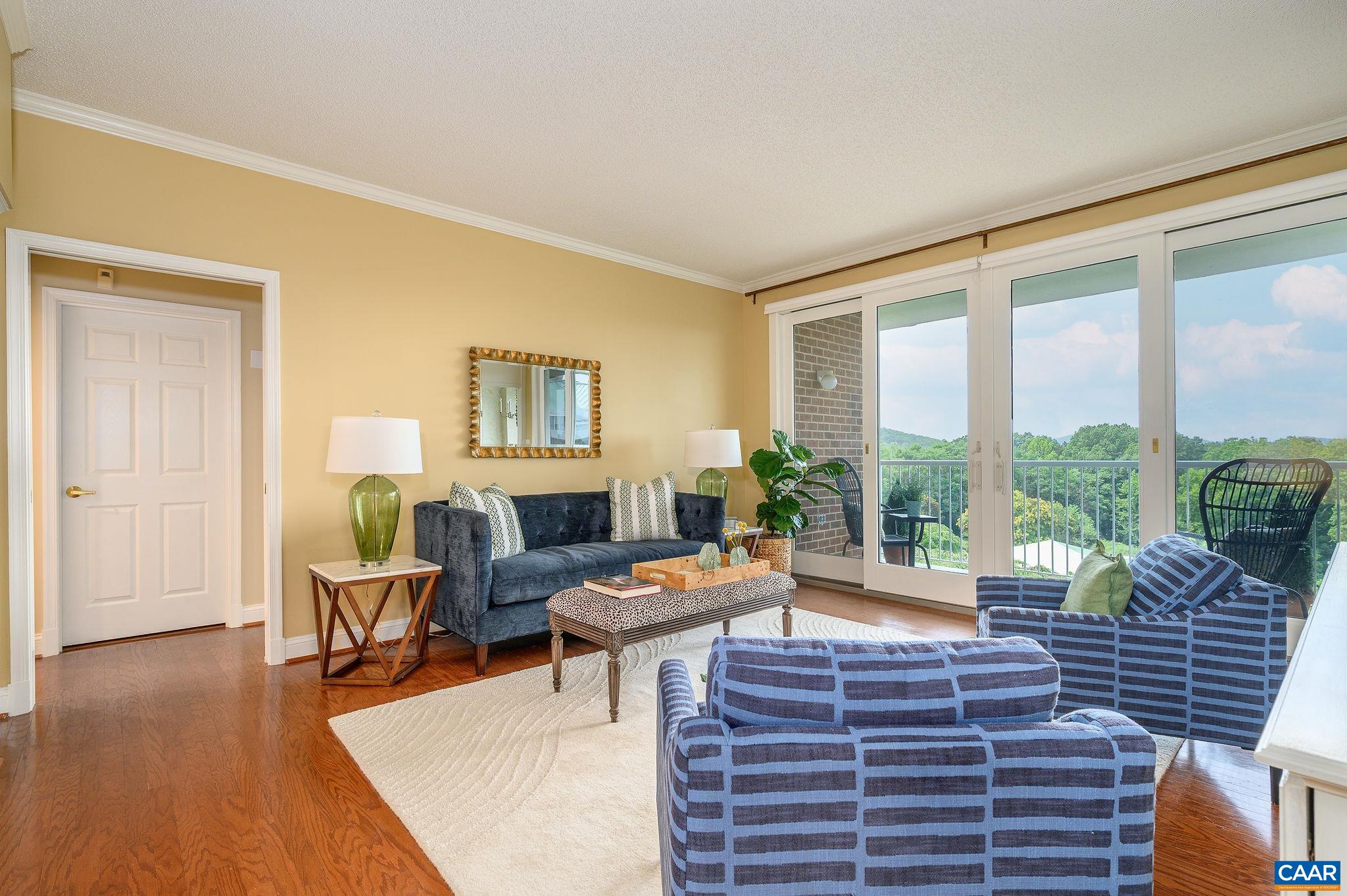 500 CRESTWOOD DR Unit: 2503