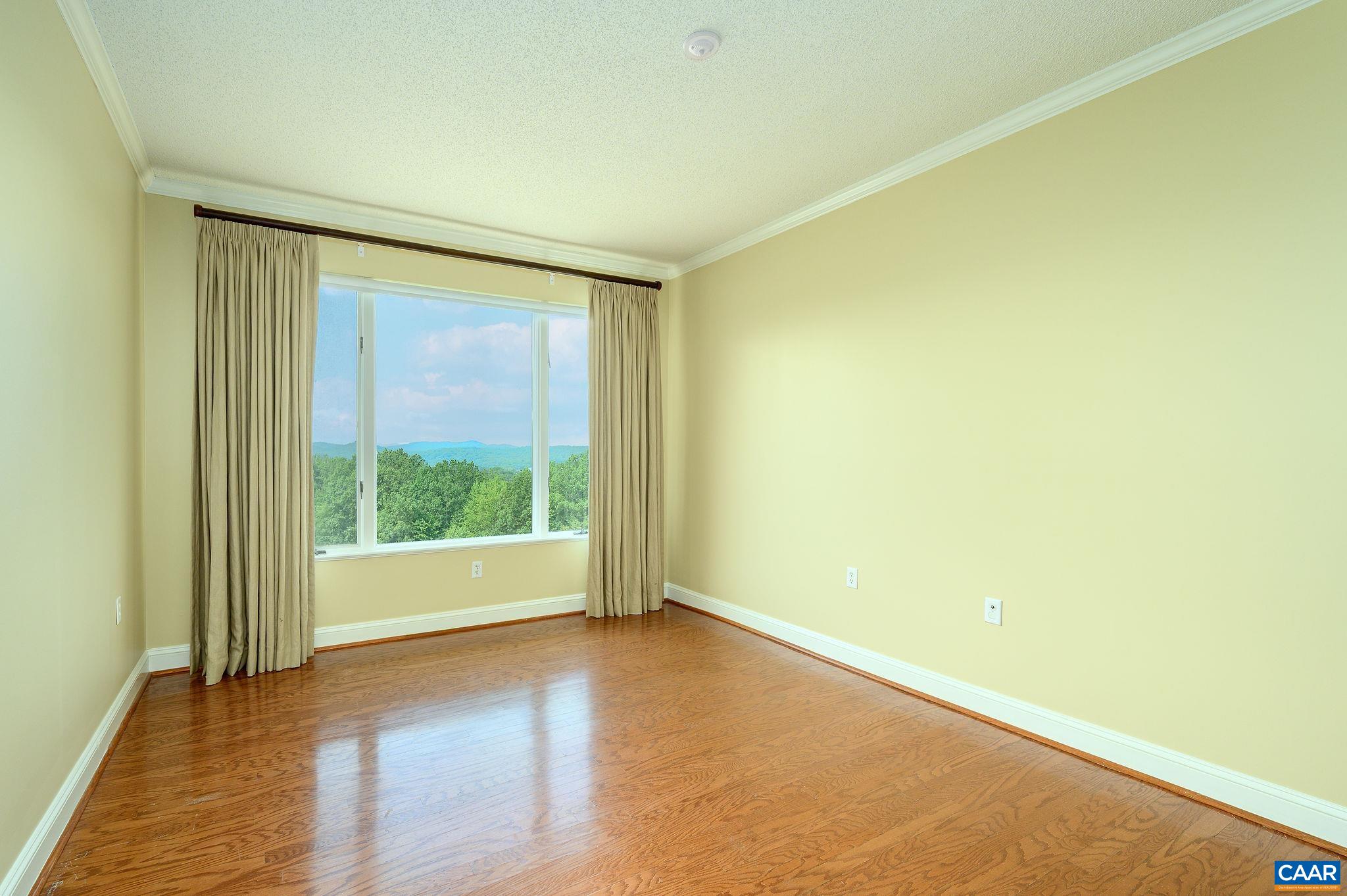 500 CRESTWOOD DR Unit: 2503