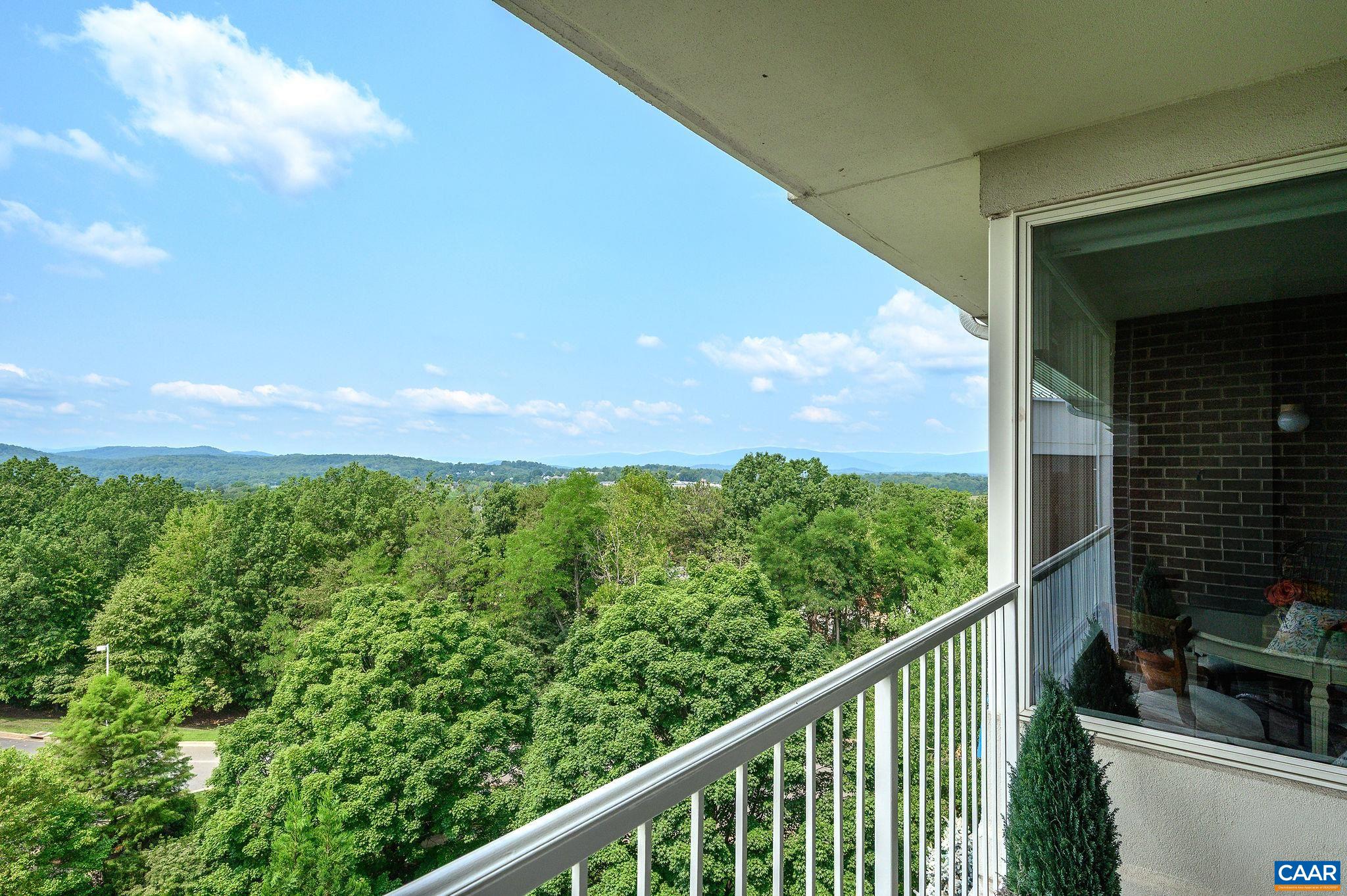 500 CRESTWOOD DR Unit: 2503