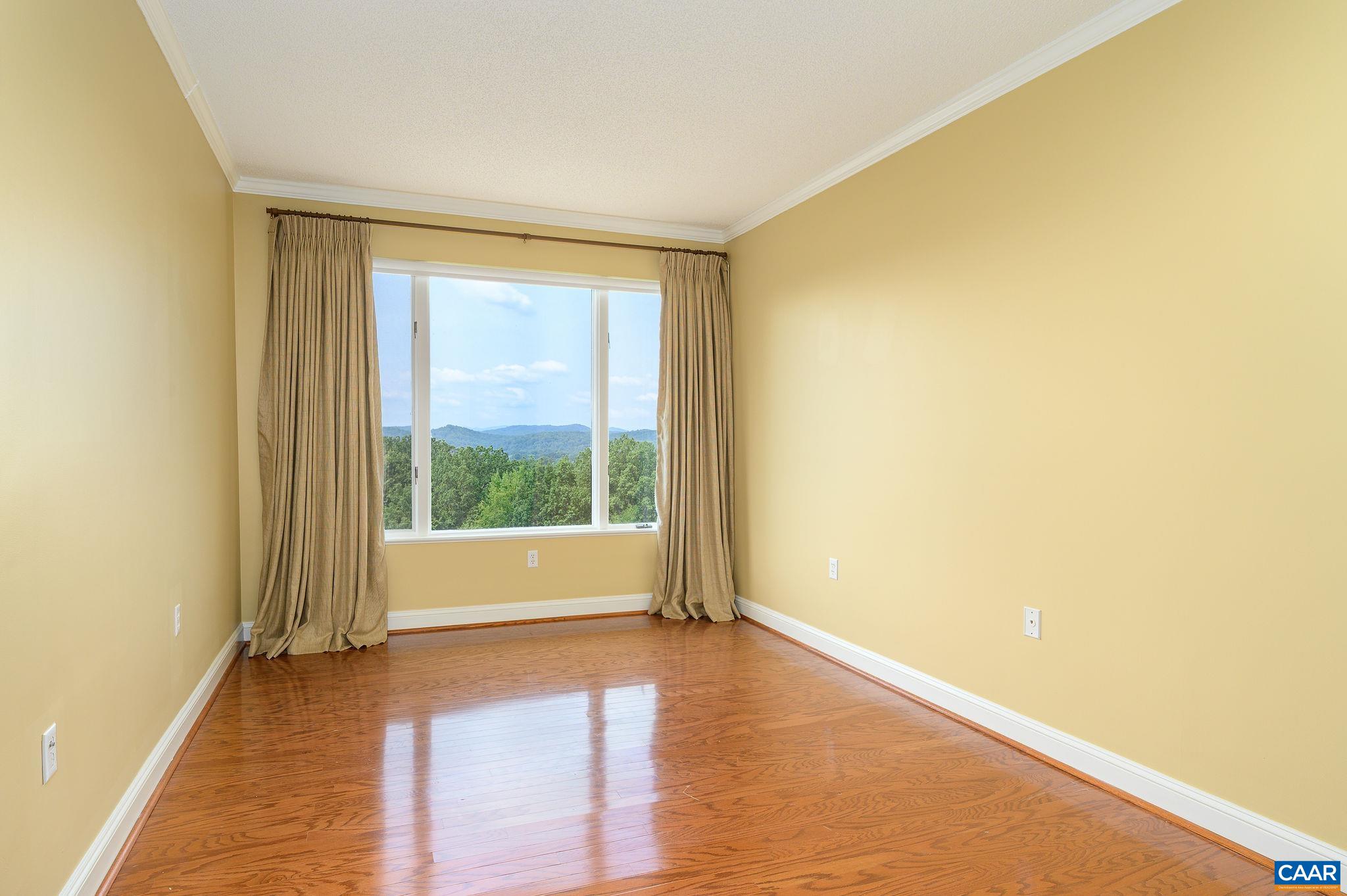 500 CRESTWOOD DR Unit: 2503