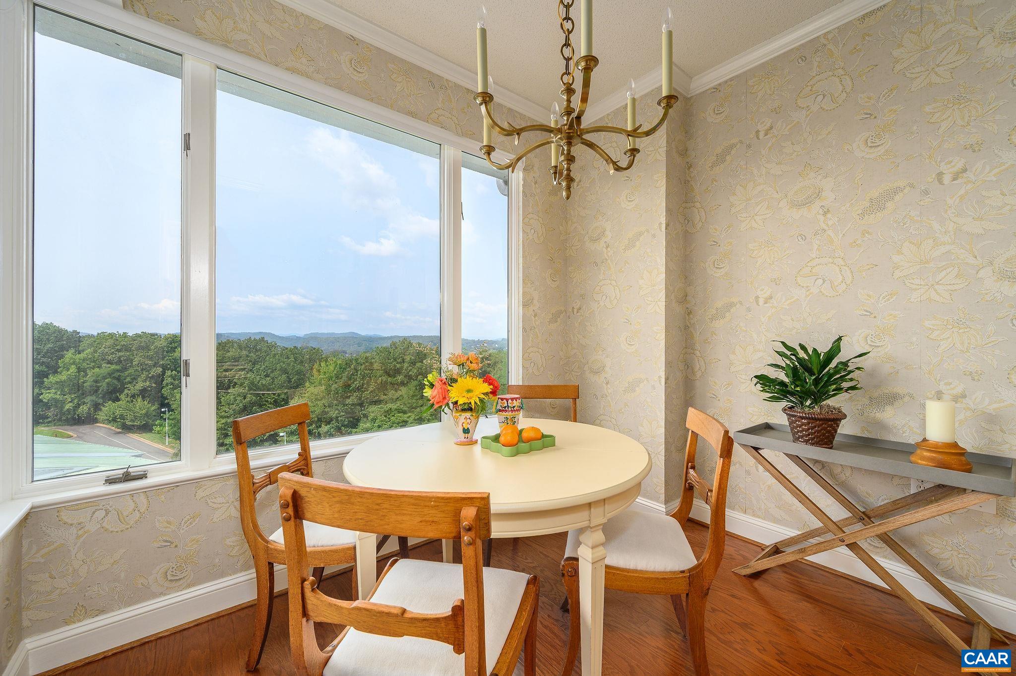 500 CRESTWOOD DR Unit: 2503