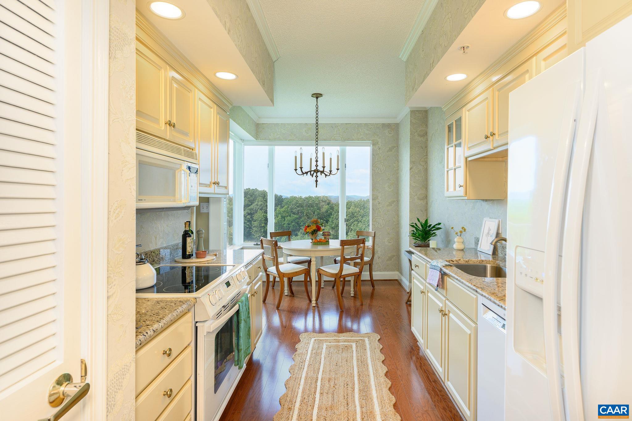 500 CRESTWOOD DR Unit: 2503