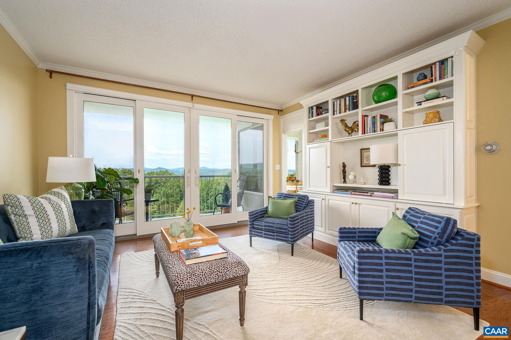 500 CRESTWOOD DR Unit: 2503