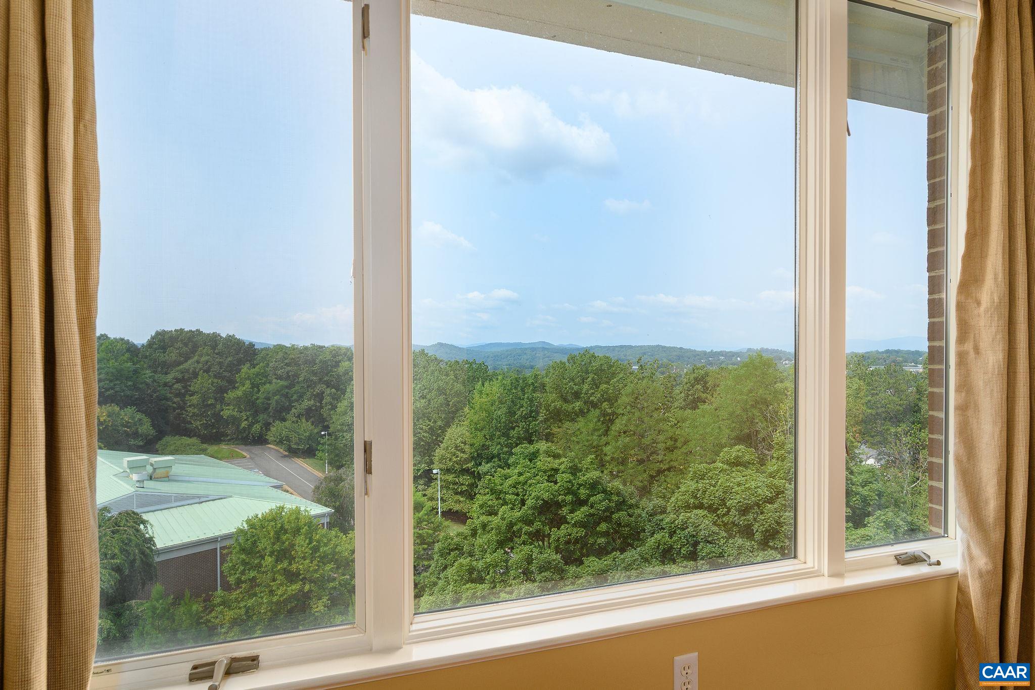 500 CRESTWOOD DR Unit: 2503