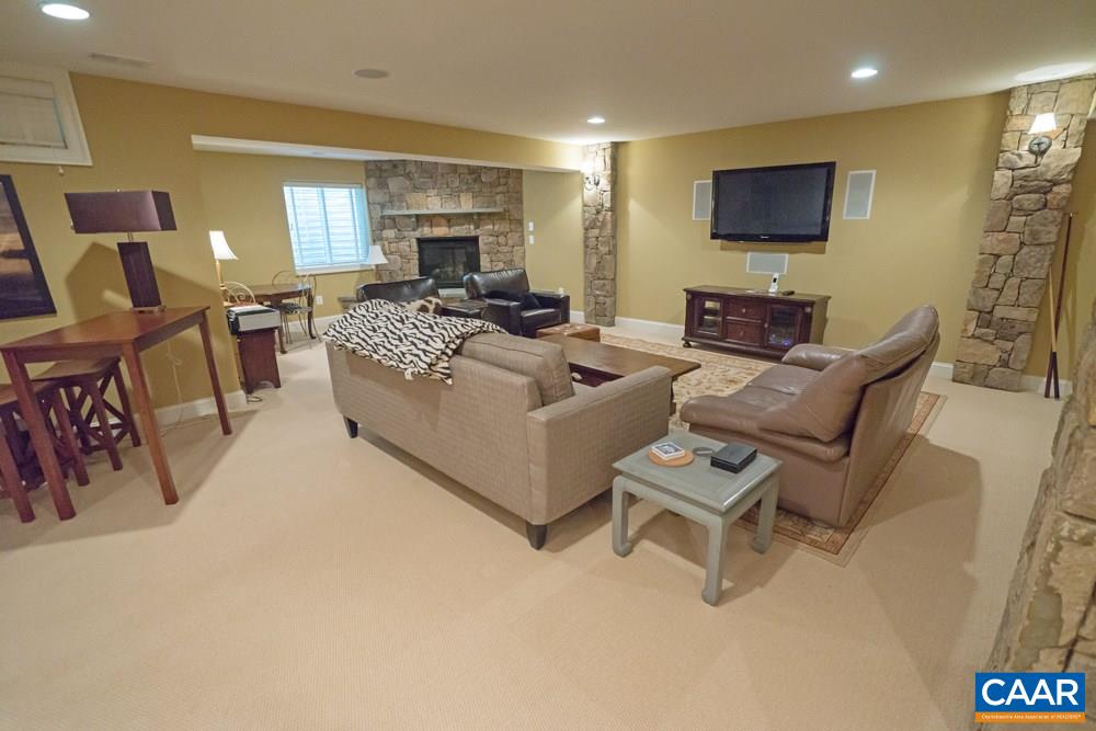 836 COLRIDGE DR
