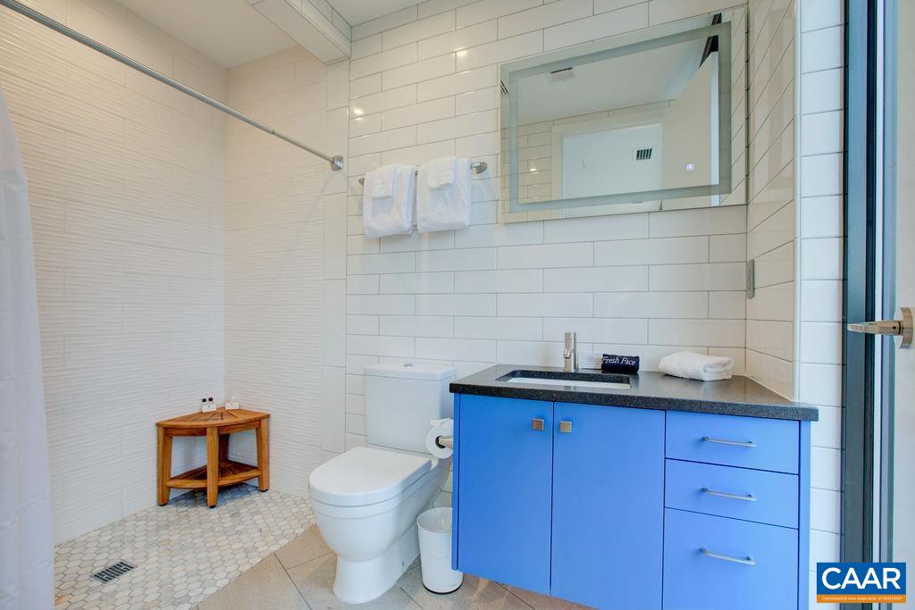 550 WATER ST Unit: 201
