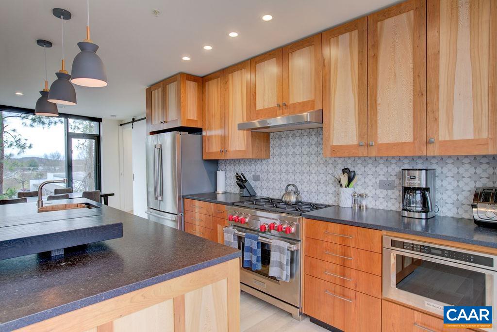 550 WATER ST Unit: 201