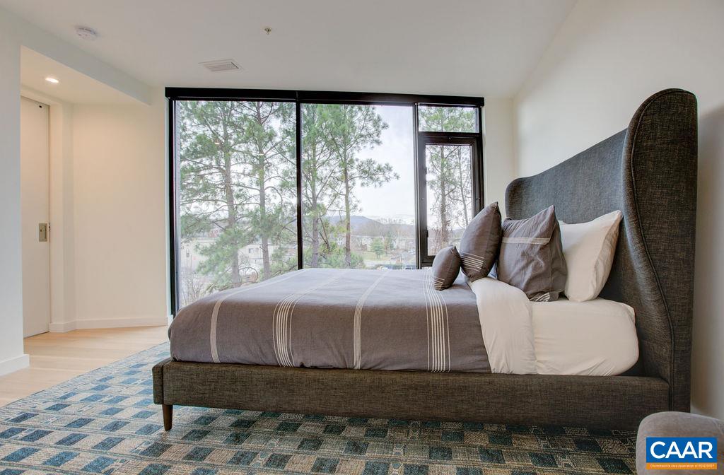 550 WATER ST Unit: 201