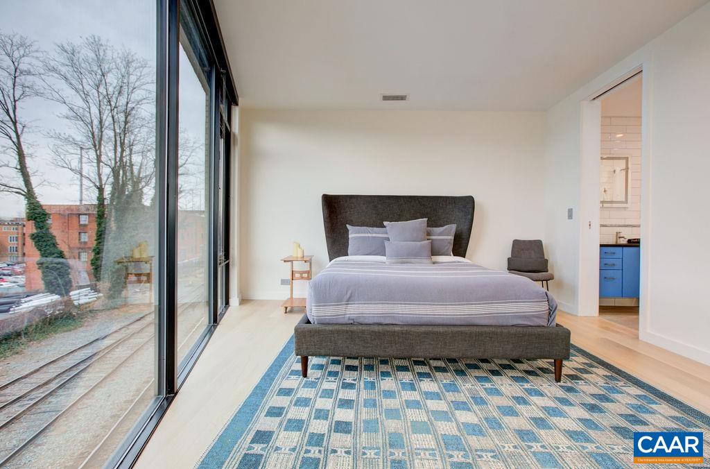 550 WATER ST Unit: 201