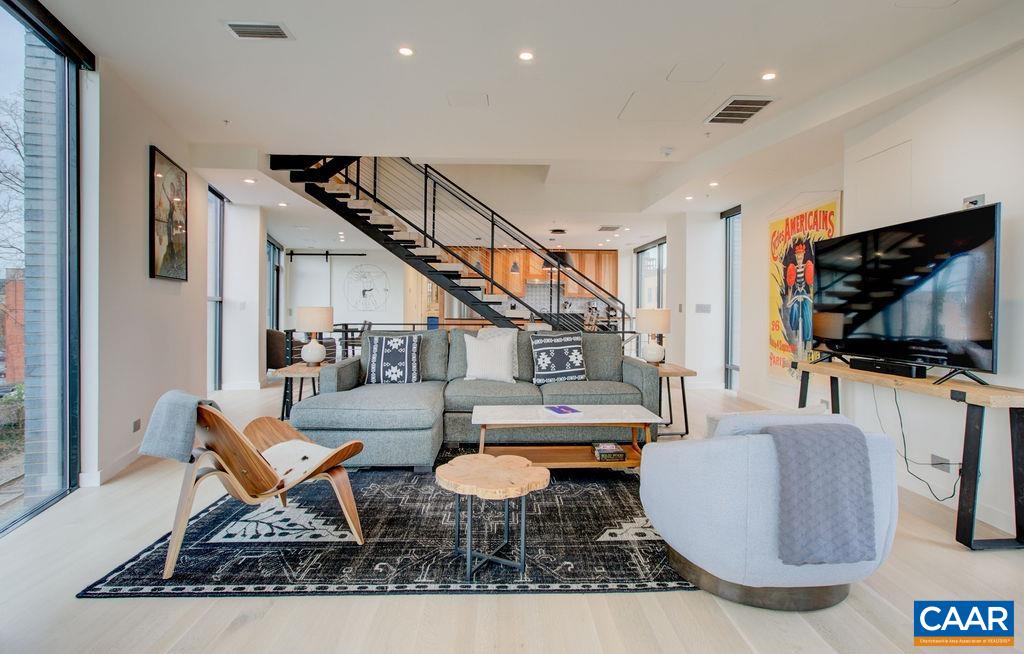 550 WATER ST Unit: 201