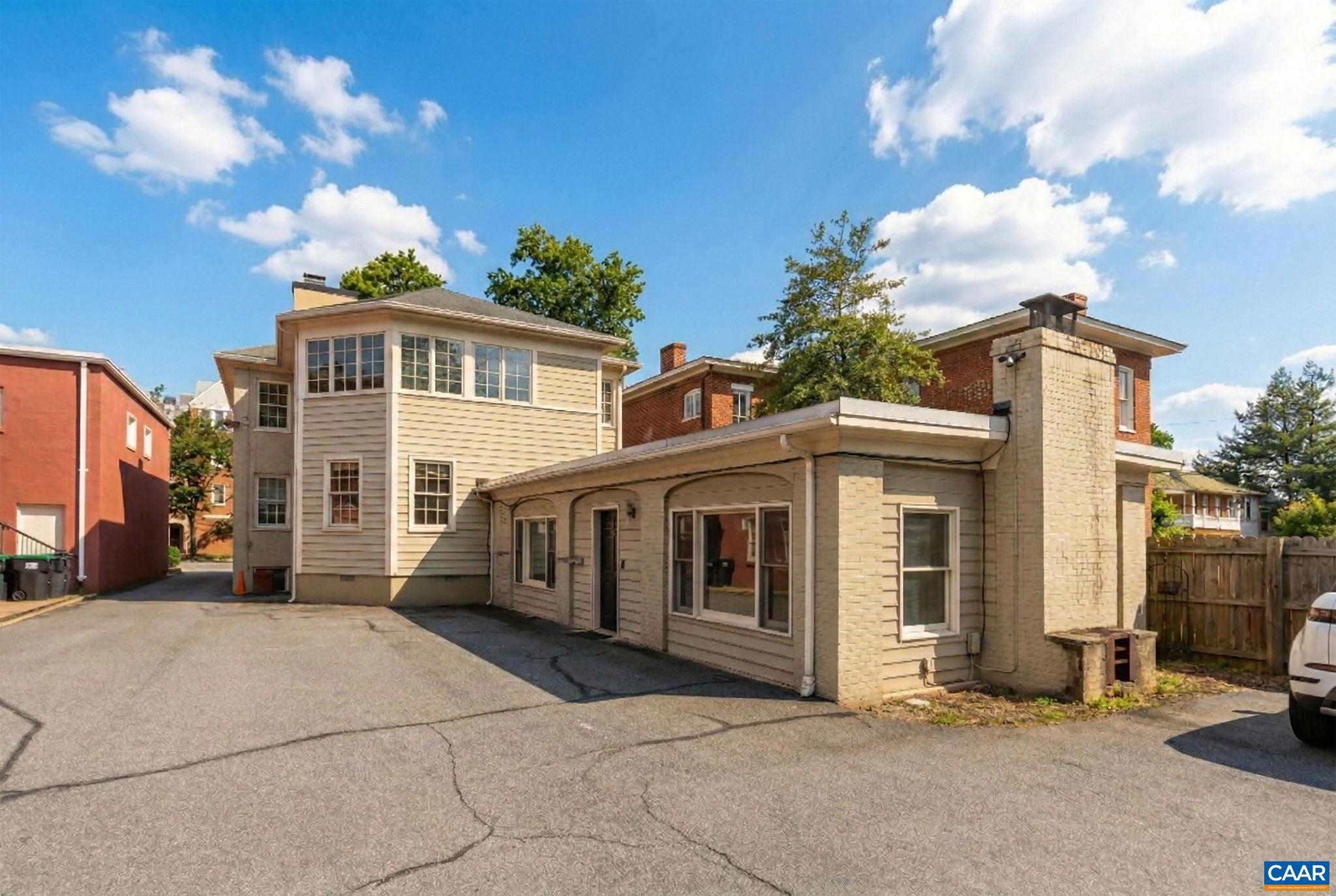 211 E HIGH ST