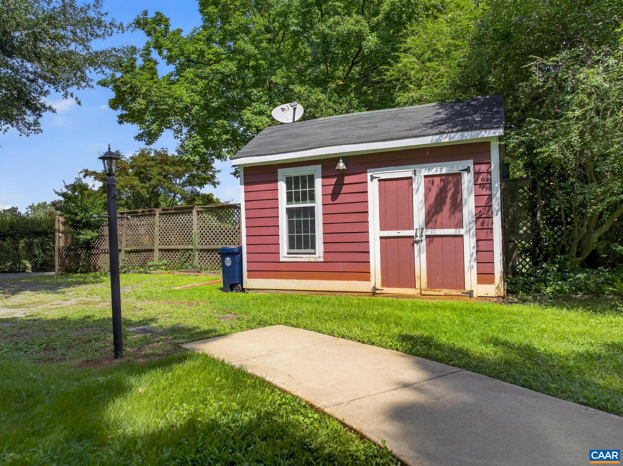 189 W MAIN ST