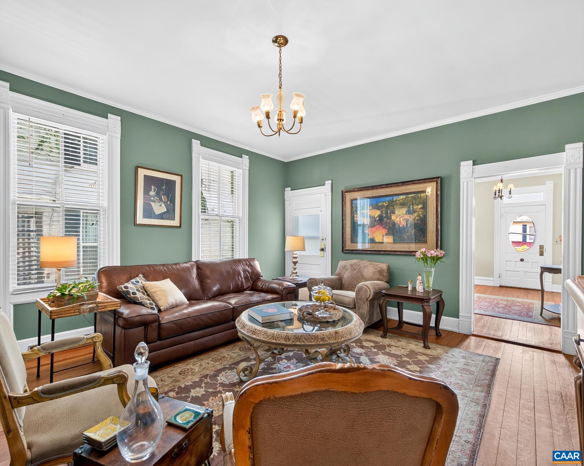 189 W MAIN ST
