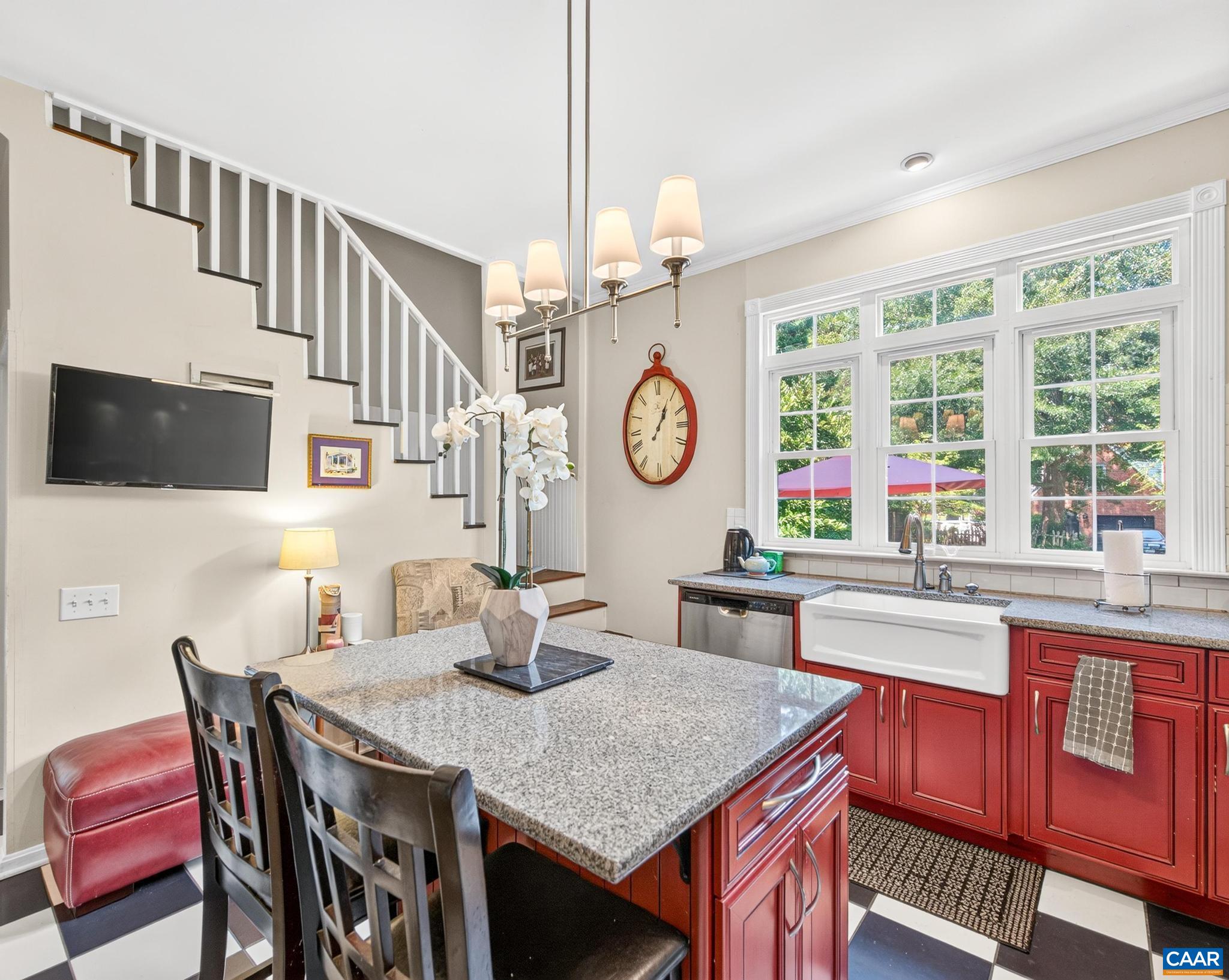 189 W MAIN ST