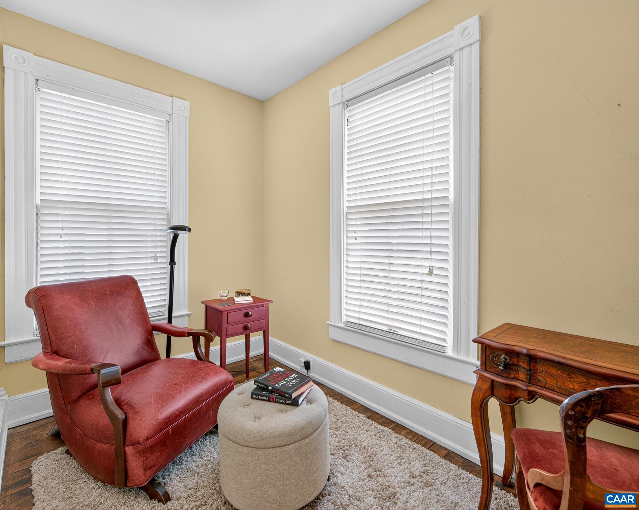 189 W MAIN ST