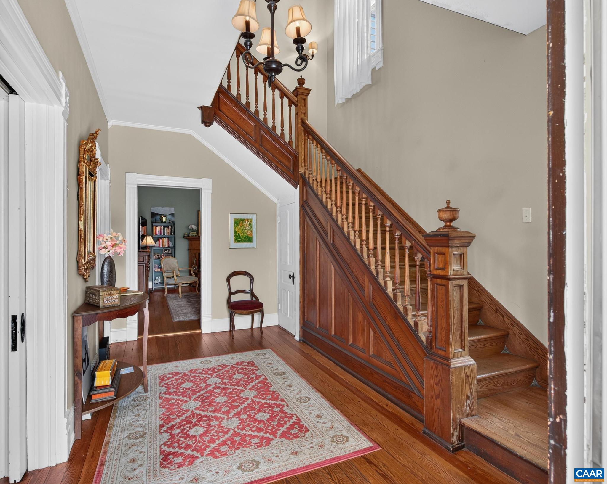 189 W MAIN ST