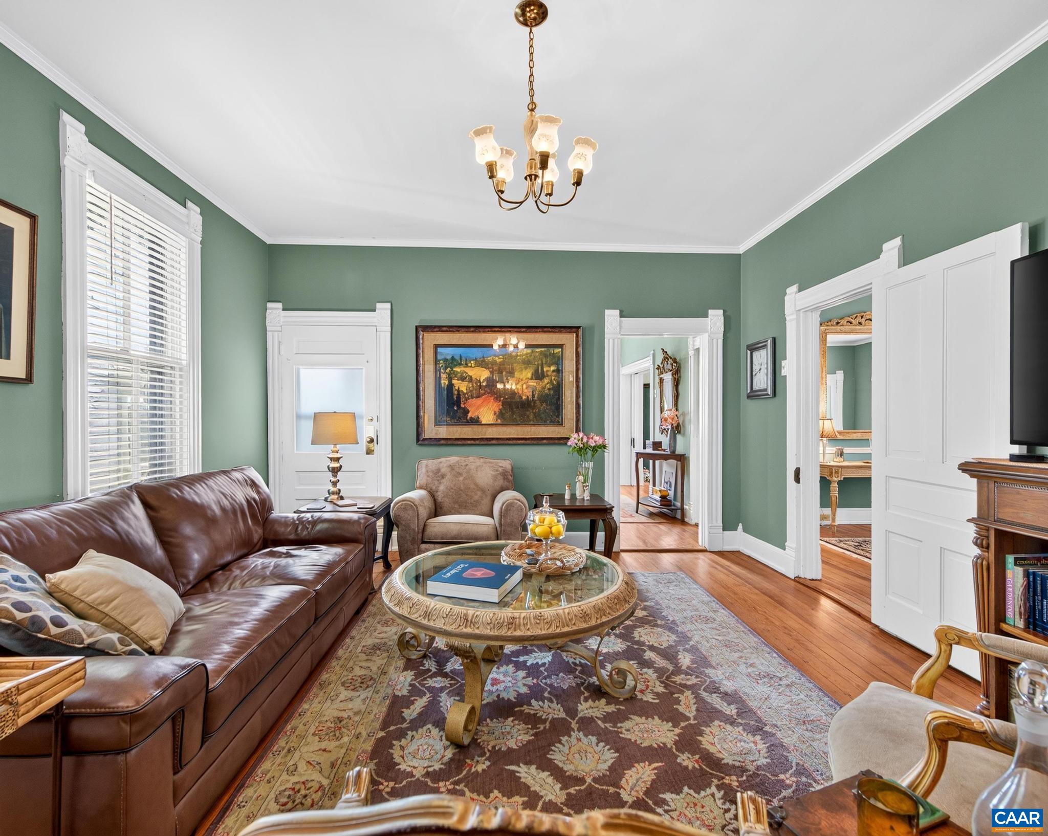 189 W MAIN ST