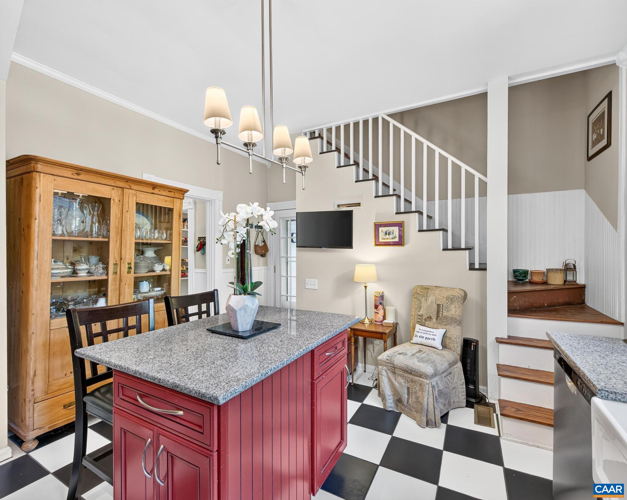 189 W MAIN ST
