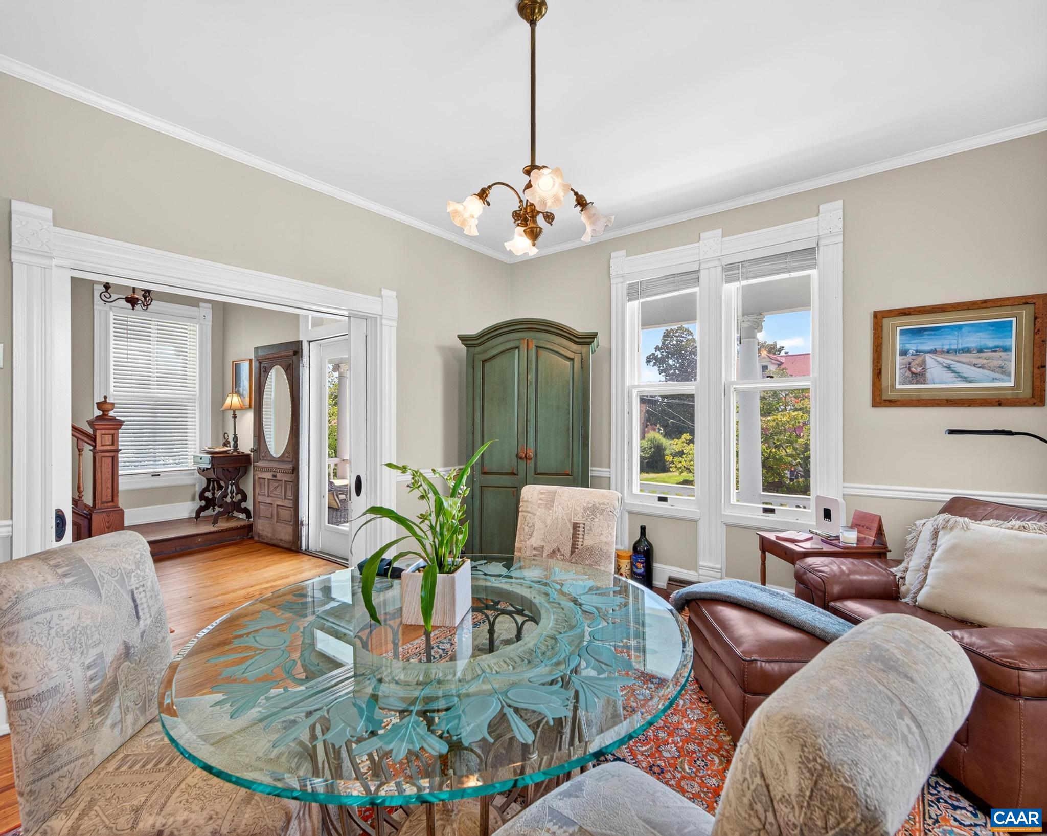 189 W MAIN ST