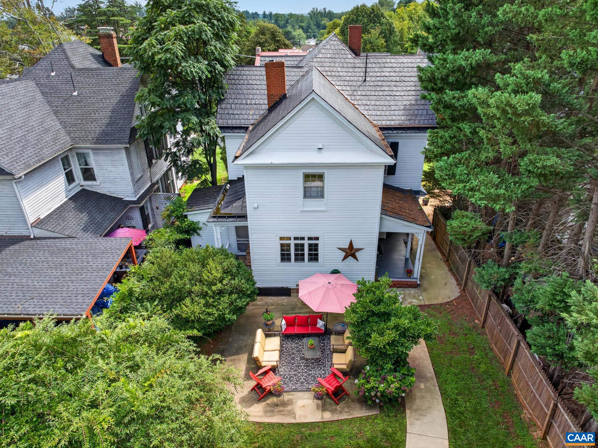 189 W MAIN ST