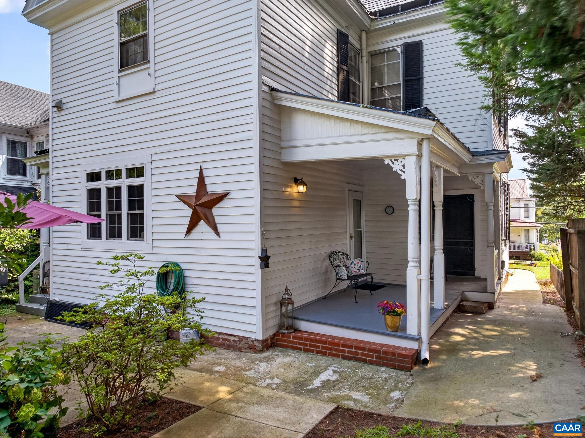189 W MAIN ST