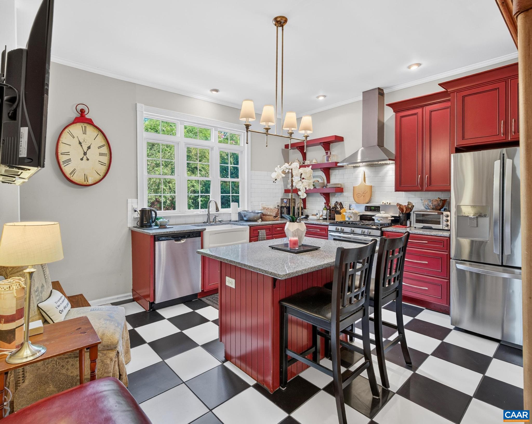 189 W MAIN ST