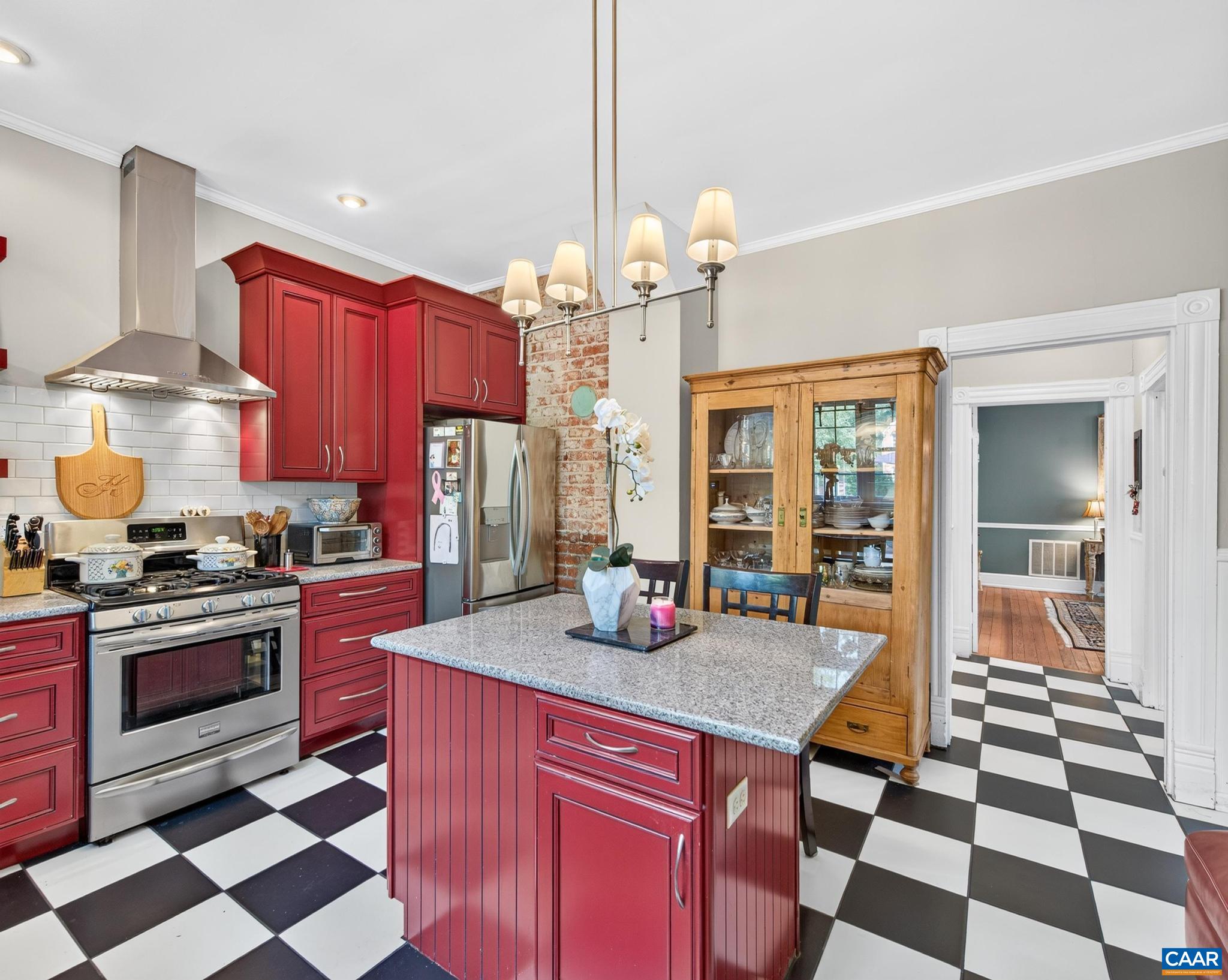 189 W MAIN ST