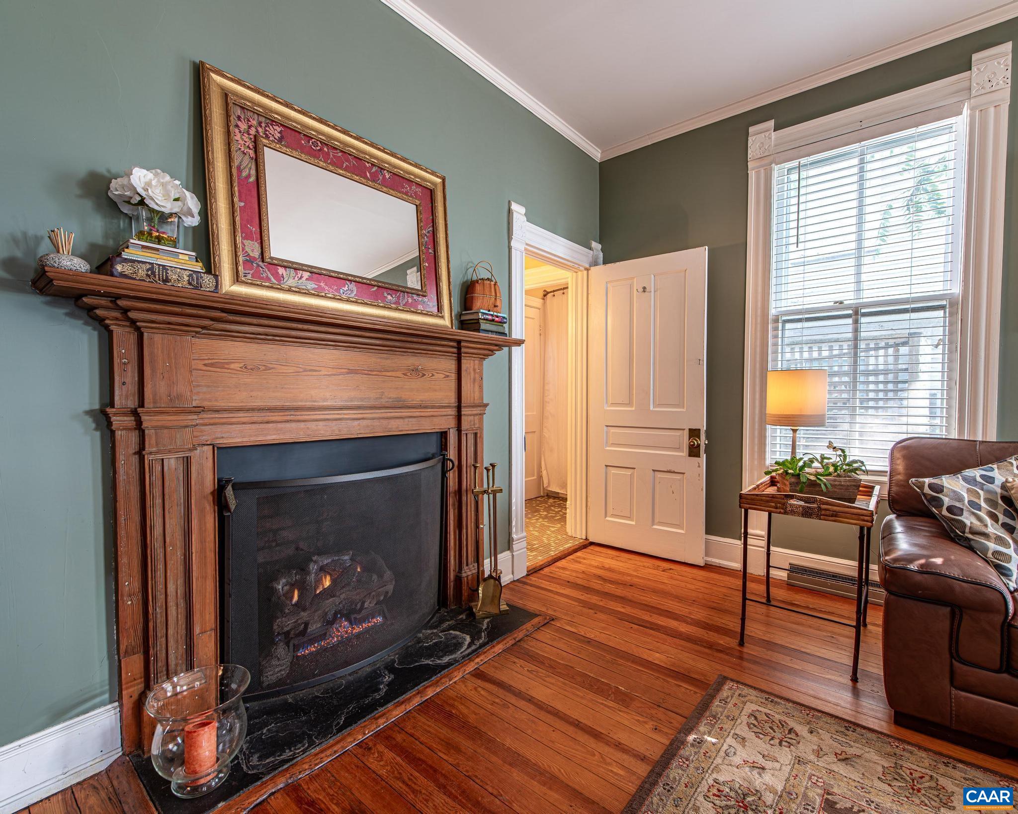 189 W MAIN ST