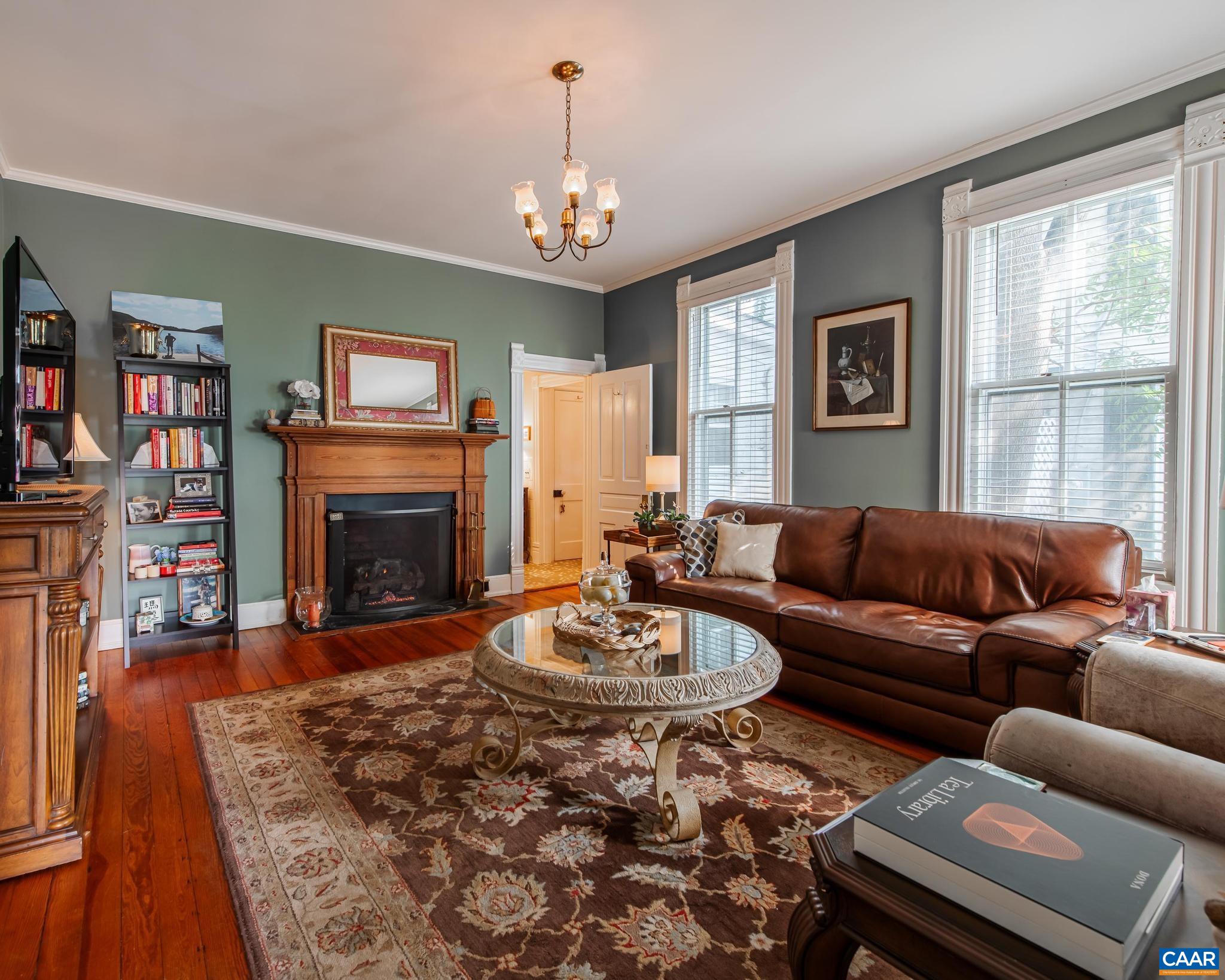 189 W MAIN ST