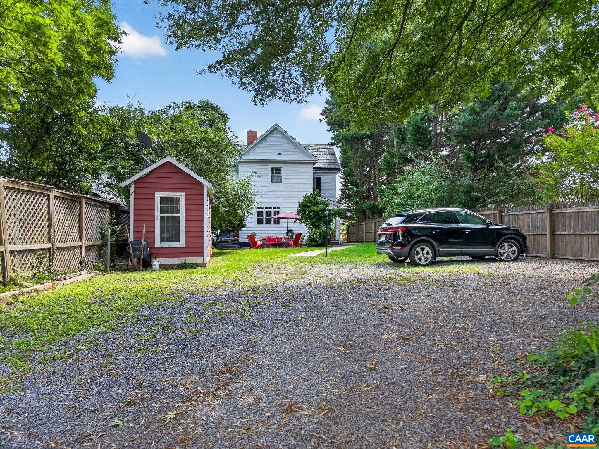 189 W MAIN ST