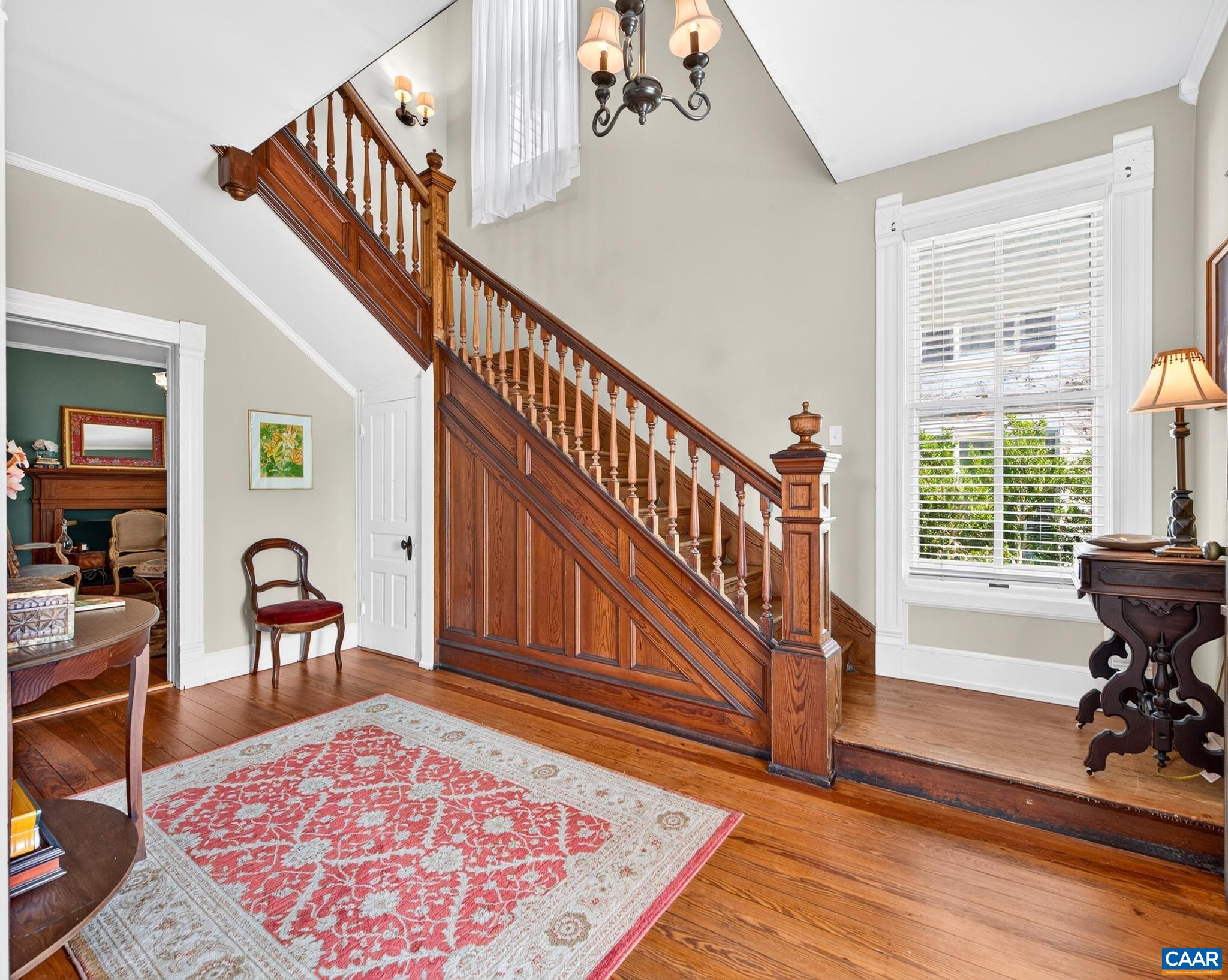 189 W MAIN ST