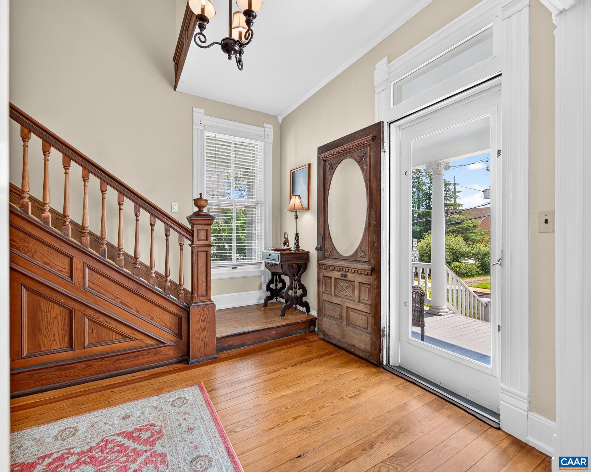 189 W MAIN ST