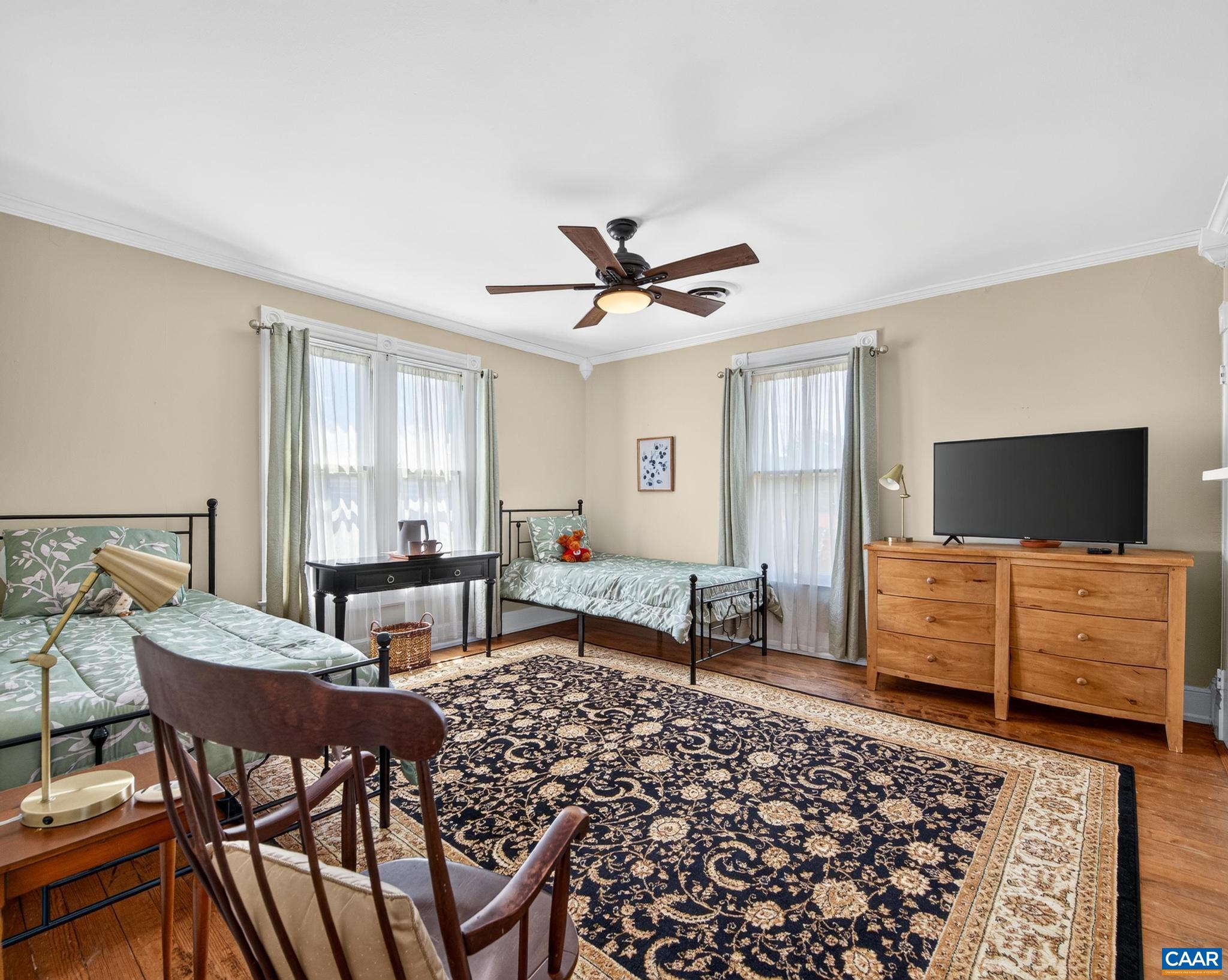 189 W MAIN ST