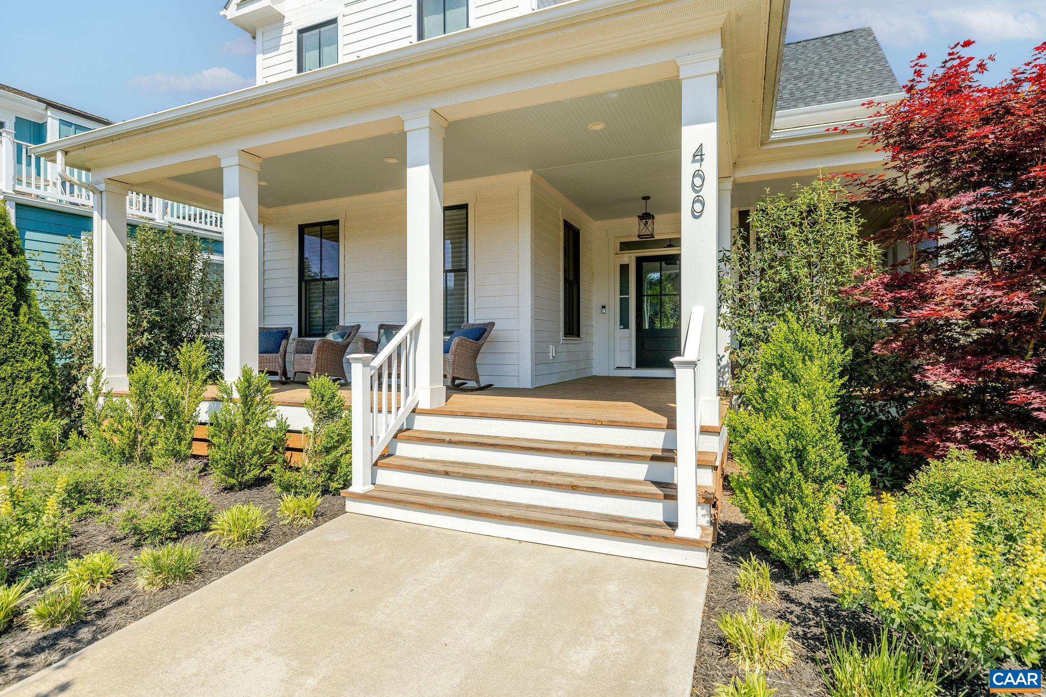 400 LOCHLYN HILL DR