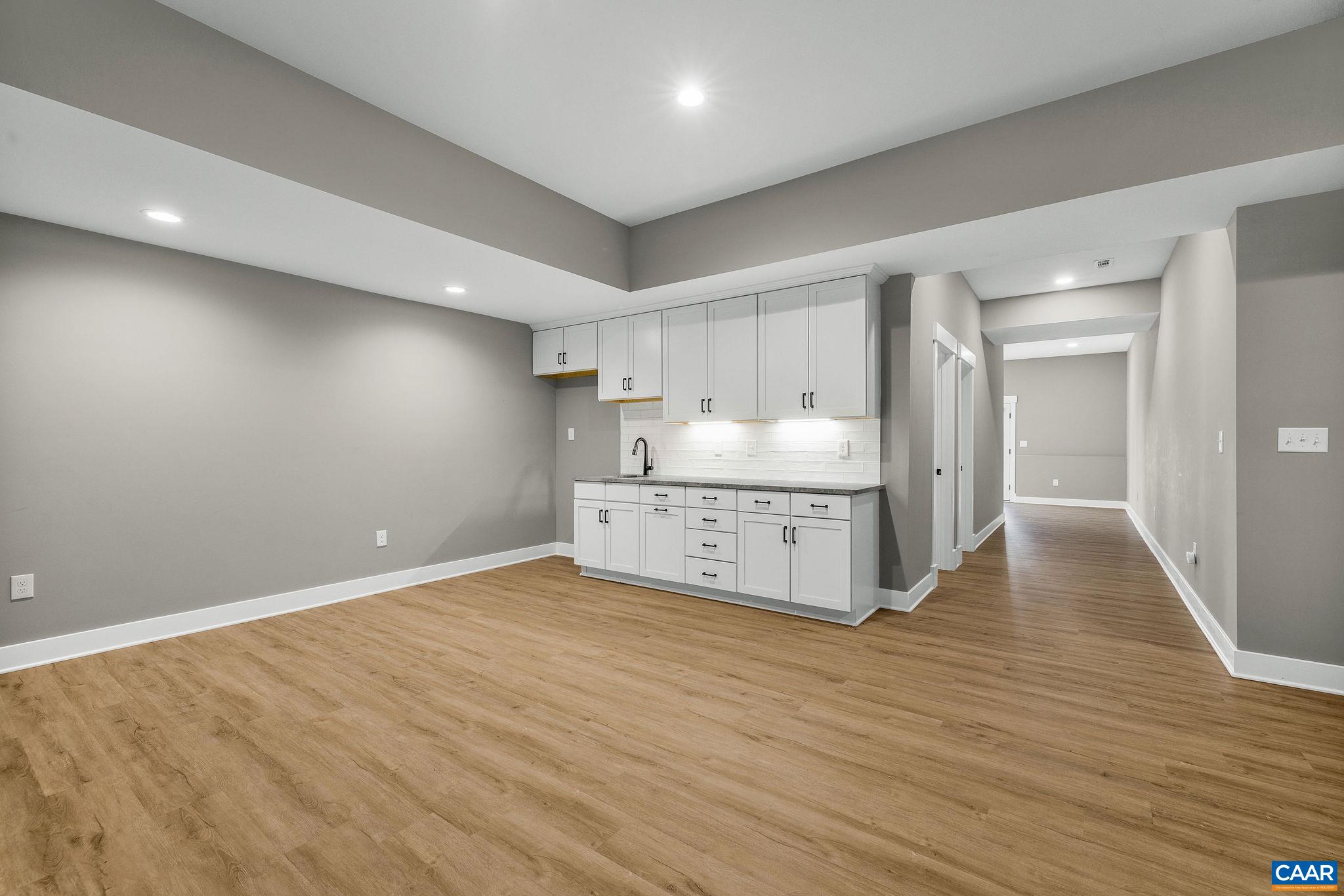 2206 FOWLER CIR
