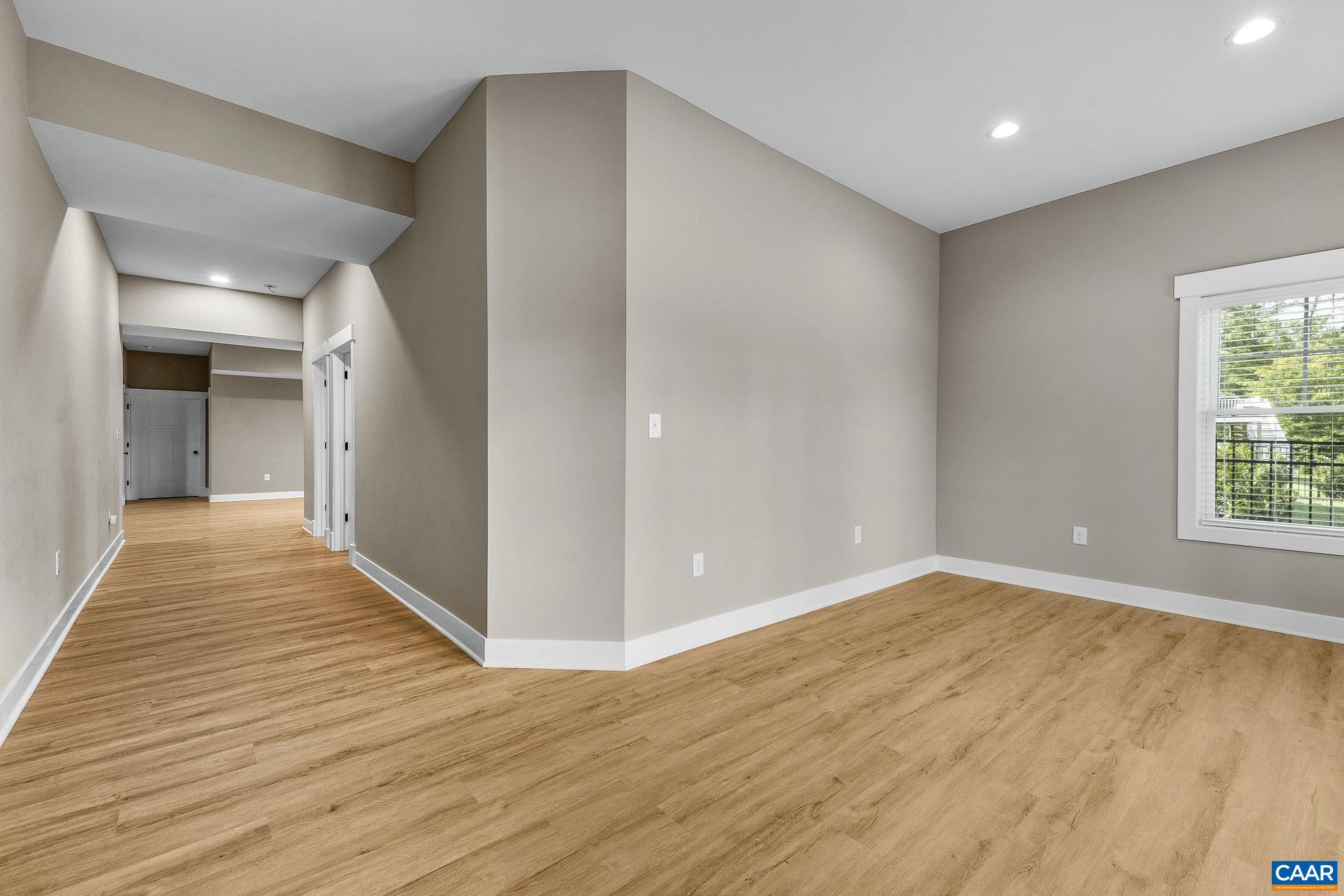 2206 FOWLER CIR