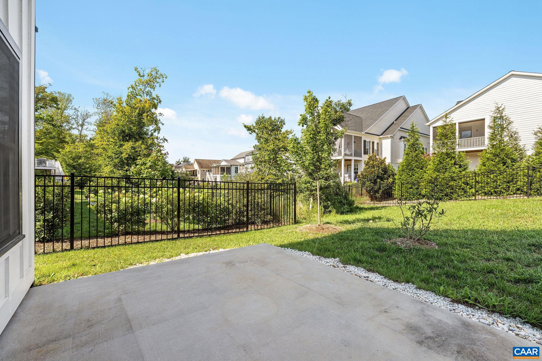 2206 FOWLER CIR