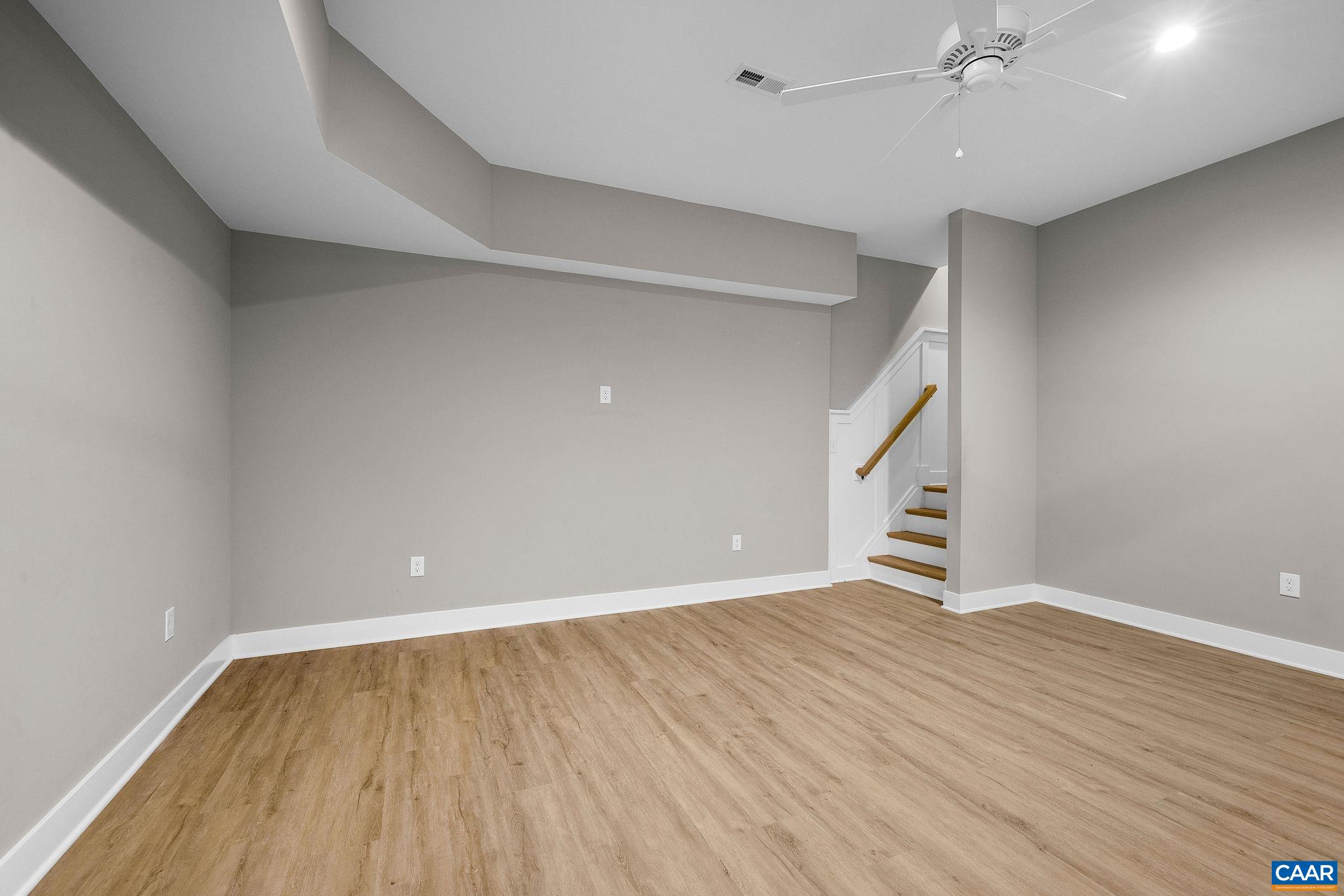 2206 FOWLER CIR