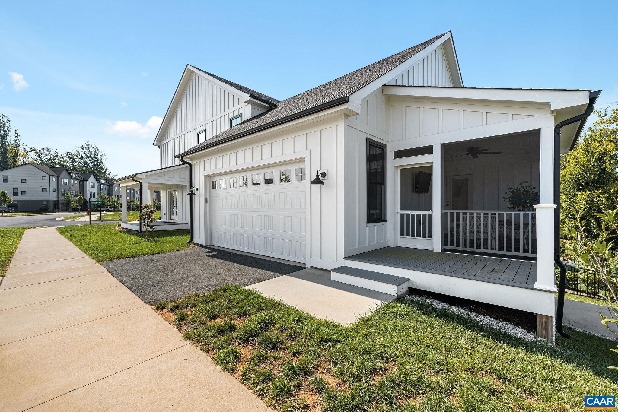 2206 FOWLER CIR