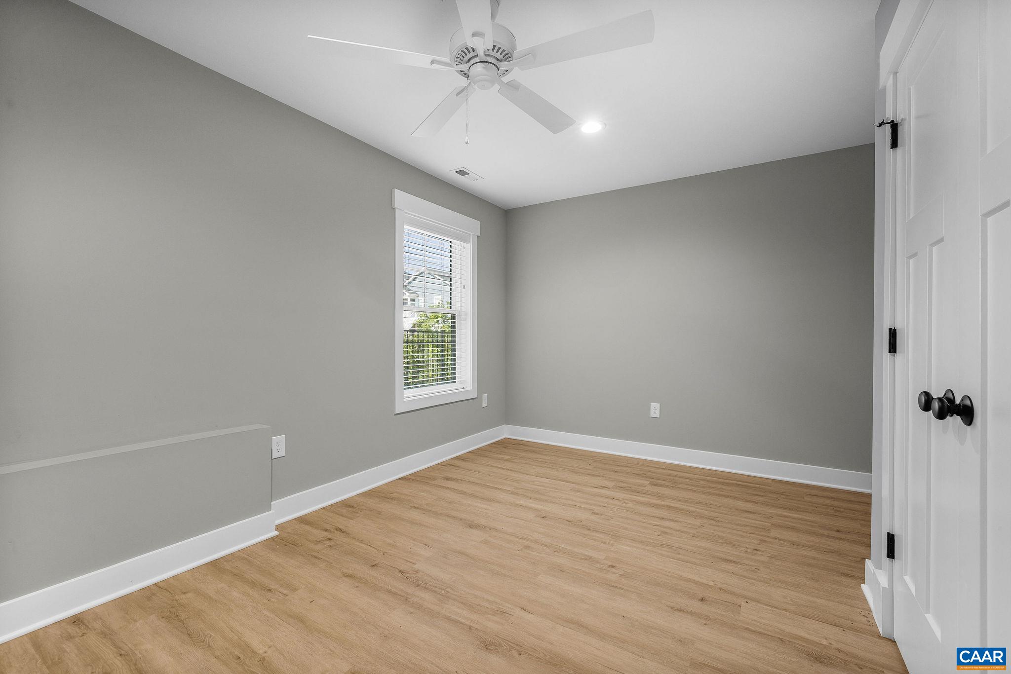 2206 FOWLER CIR